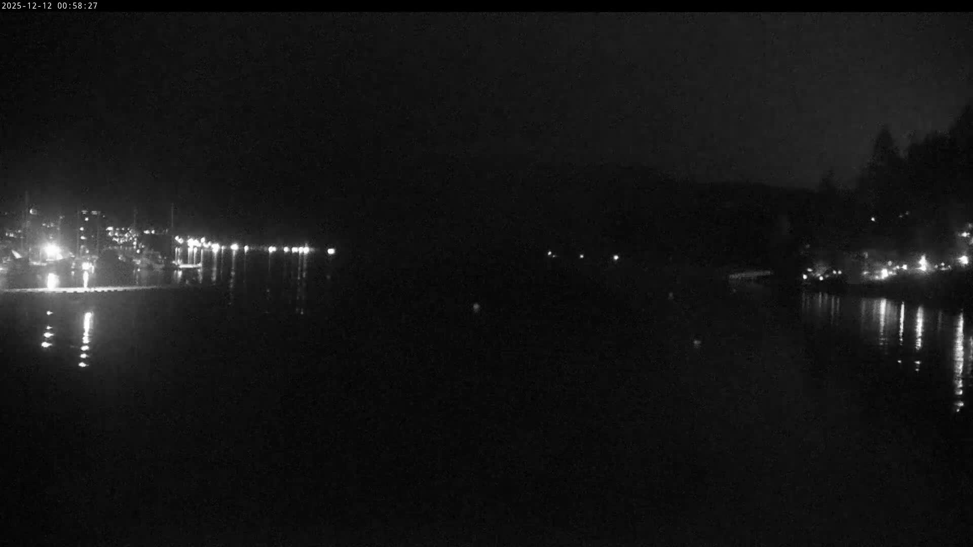 Vancouver Deep Cove Beach & Kayak Center Live Cam - Deep Cove, North Vancouver, Metro Vancouver, British Columbia, Canada