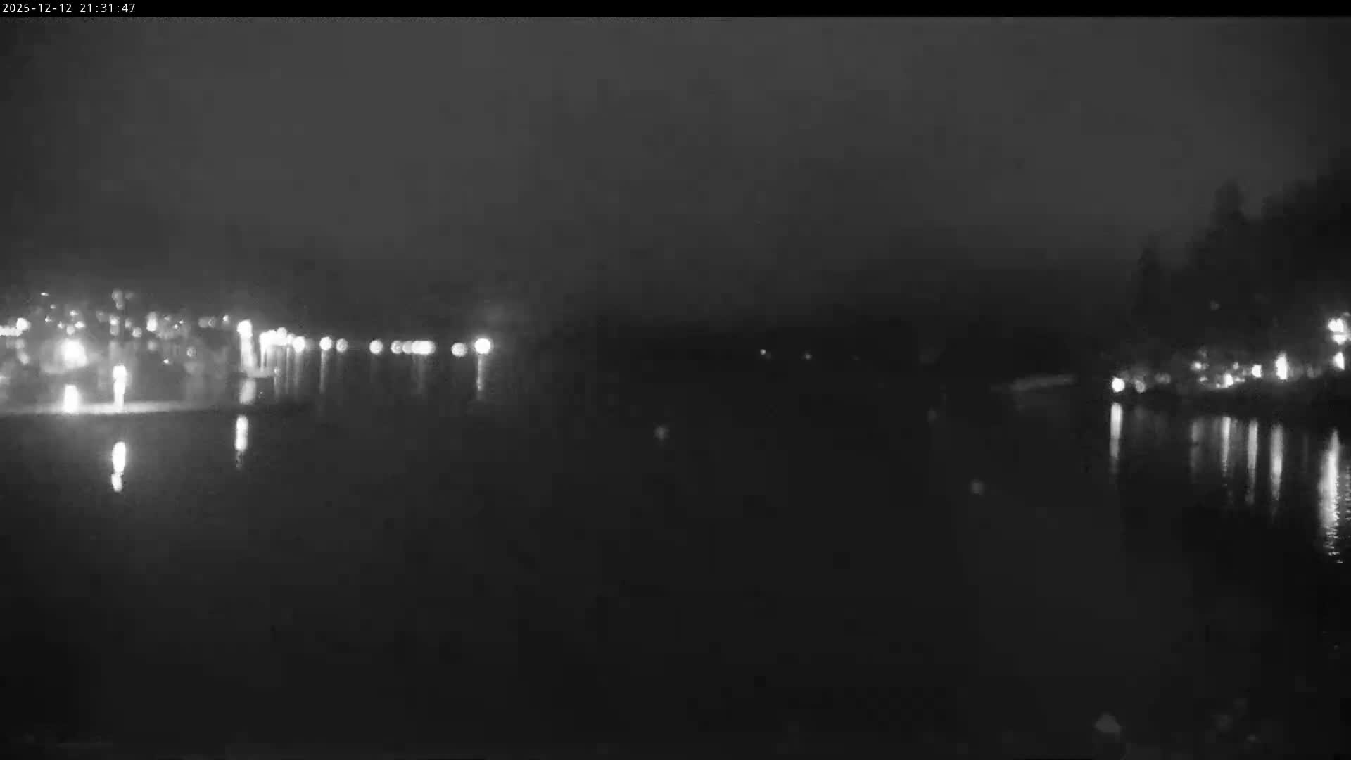 Vancouver Deep Cove Beach & Kayak Center Live Cam - Deep Cove, North Vancouver, Metro Vancouver, British Columbia, Canada