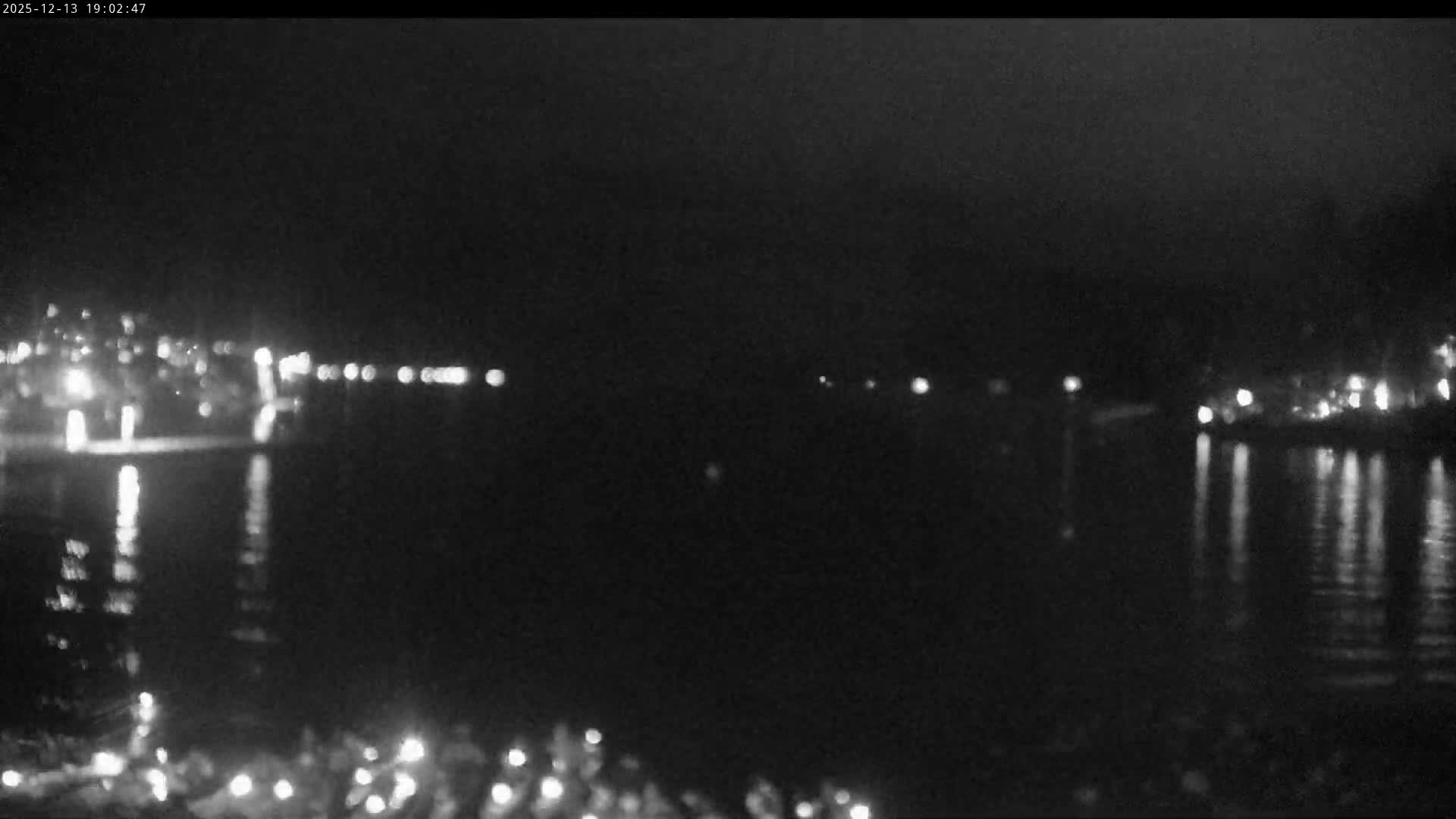 Vancouver Deep Cove Beach & Kayak Center Live Cam - Deep Cove, North Vancouver, Metro Vancouver, British Columbia, Canada