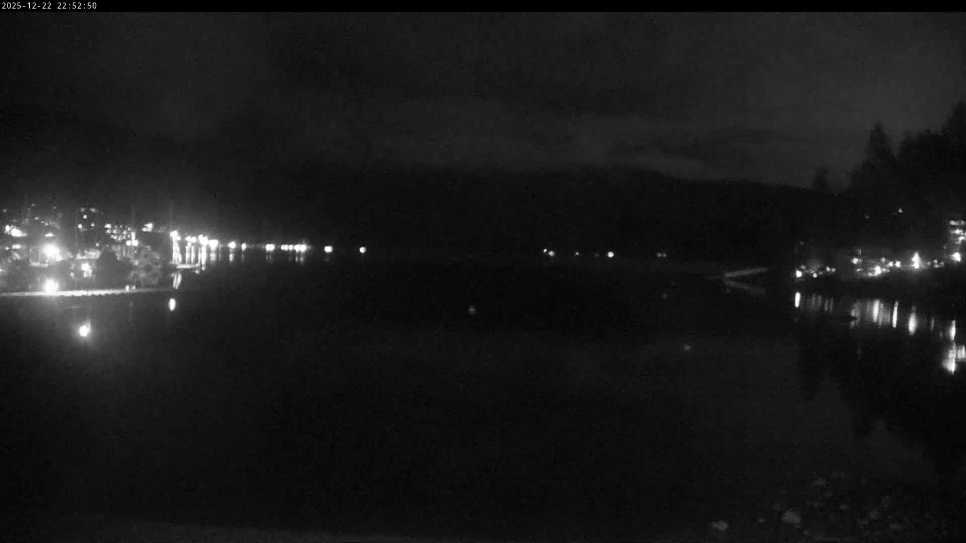Vancouver Deep Cove Beach & Kayak Center Live Cam - Deep Cove, North Vancouver, Metro Vancouver, British Columbia, Canada
