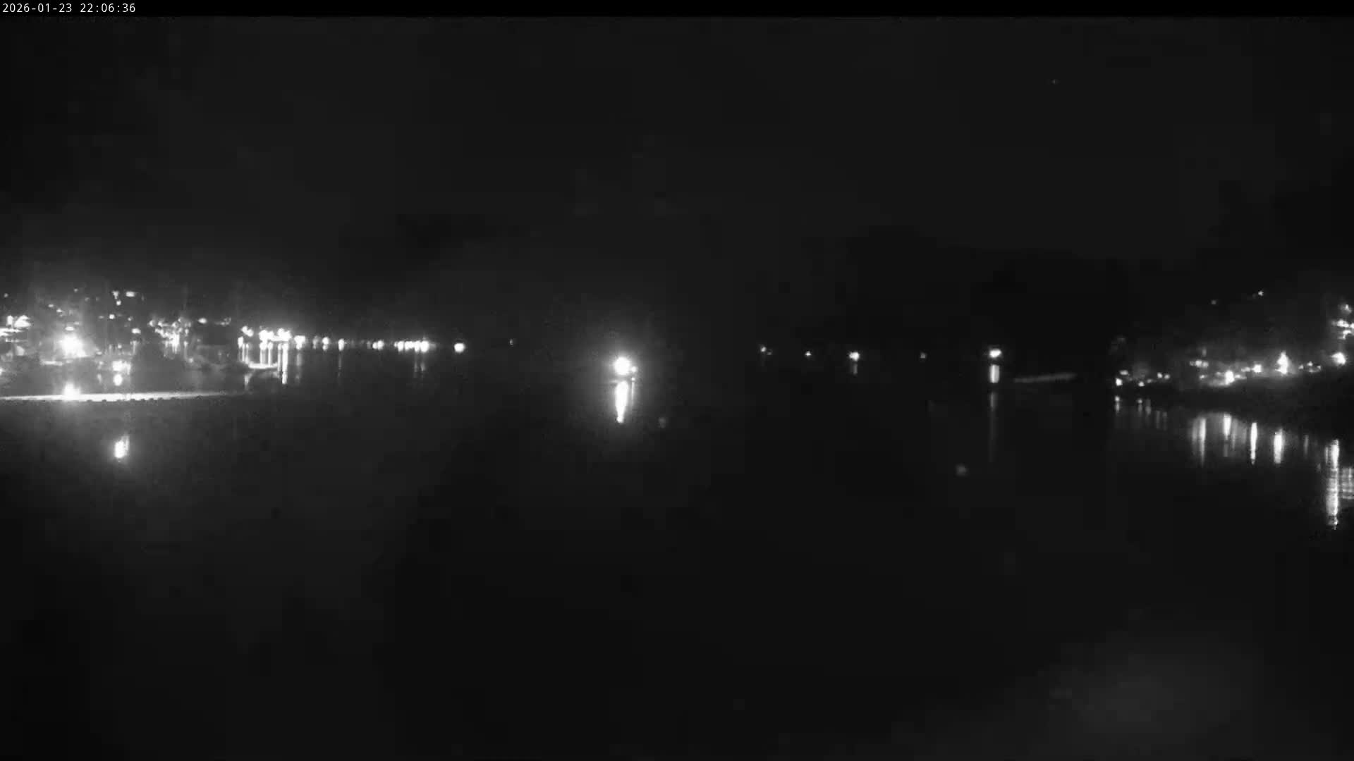 Vancouver Deep Cove Beach & Kayak Center Live Cam - Deep Cove, North Vancouver, Metro Vancouver, British Columbia, Canada
