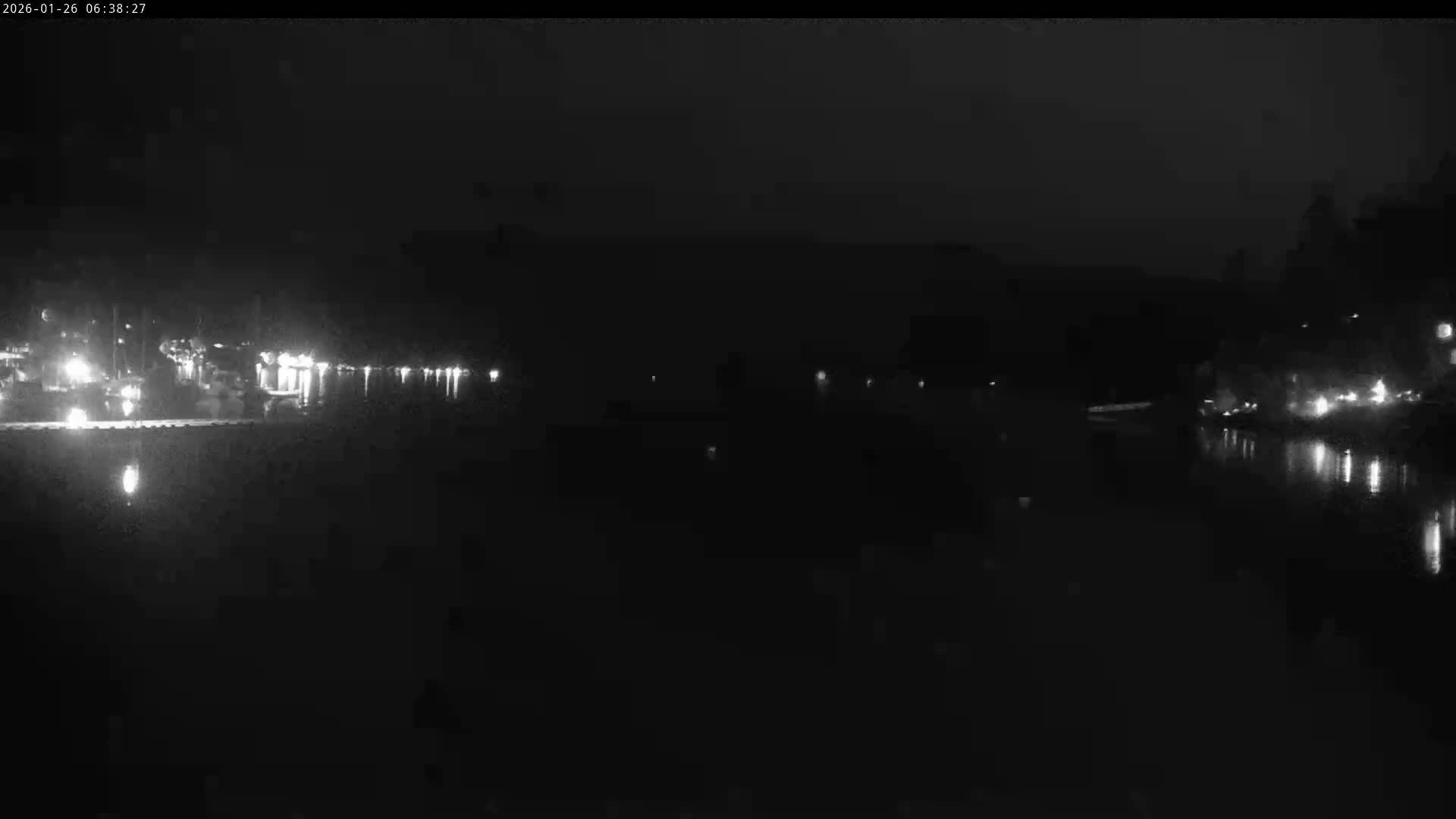 Vancouver Deep Cove Beach & Kayak Center Live Cam - Deep Cove, North Vancouver, Metro Vancouver, British Columbia, Canada