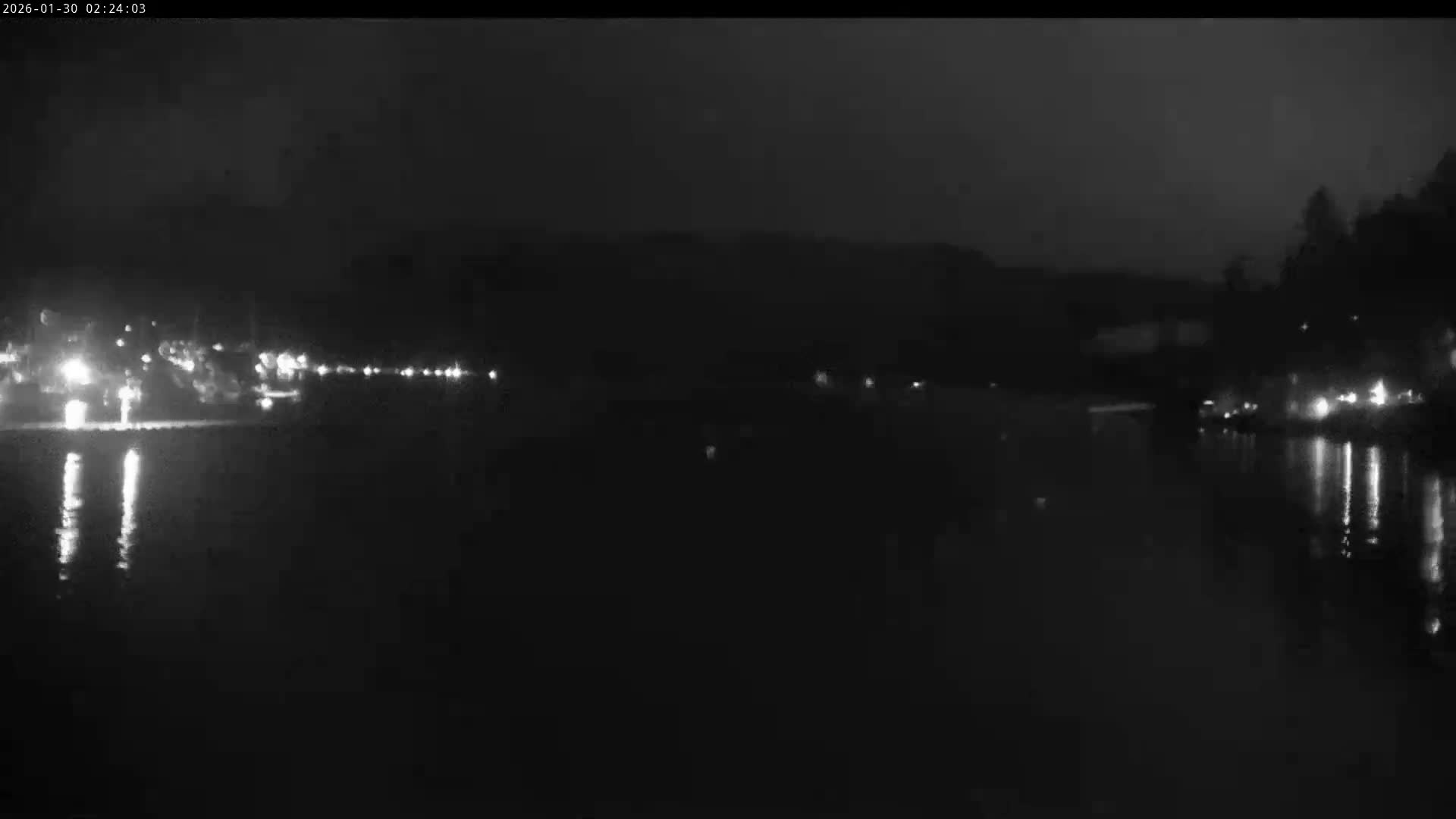 Vancouver Deep Cove Beach & Kayak Center Live Cam - Deep Cove, North Vancouver, Metro Vancouver, British Columbia, Canada