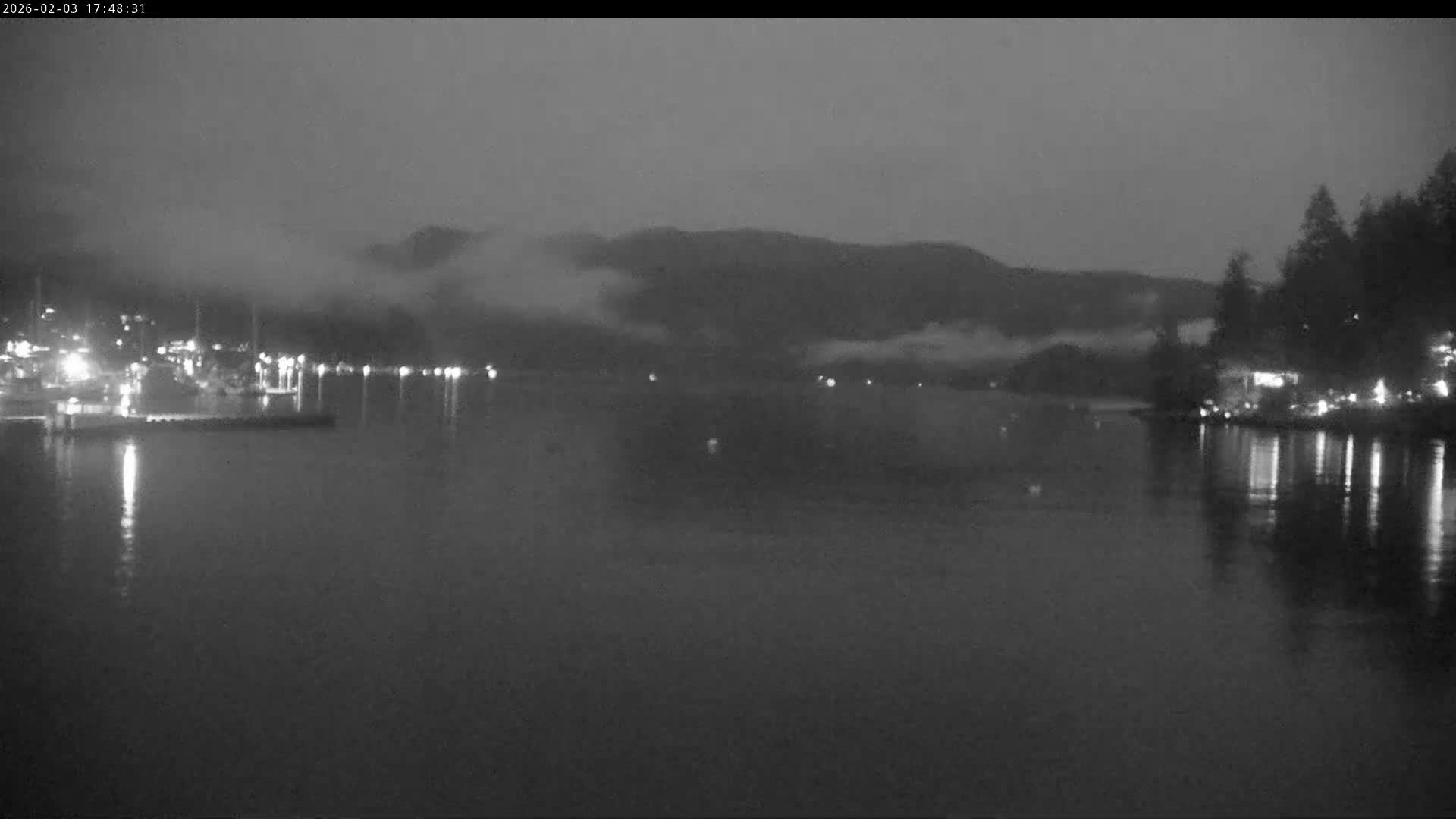 Vancouver Deep Cove Beach & Kayak Center Live Cam - Deep Cove, North Vancouver, Metro Vancouver, British Columbia, Canada