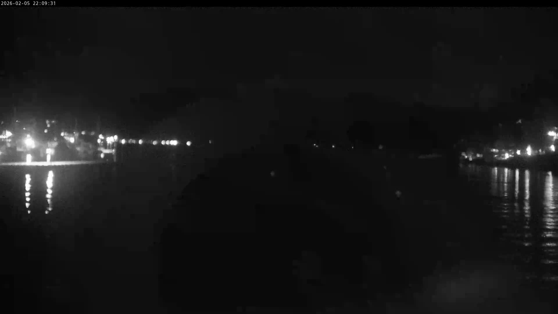 Vancouver Deep Cove Beach & Kayak Center Live Cam - Deep Cove, North Vancouver, Metro Vancouver, British Columbia, Canada