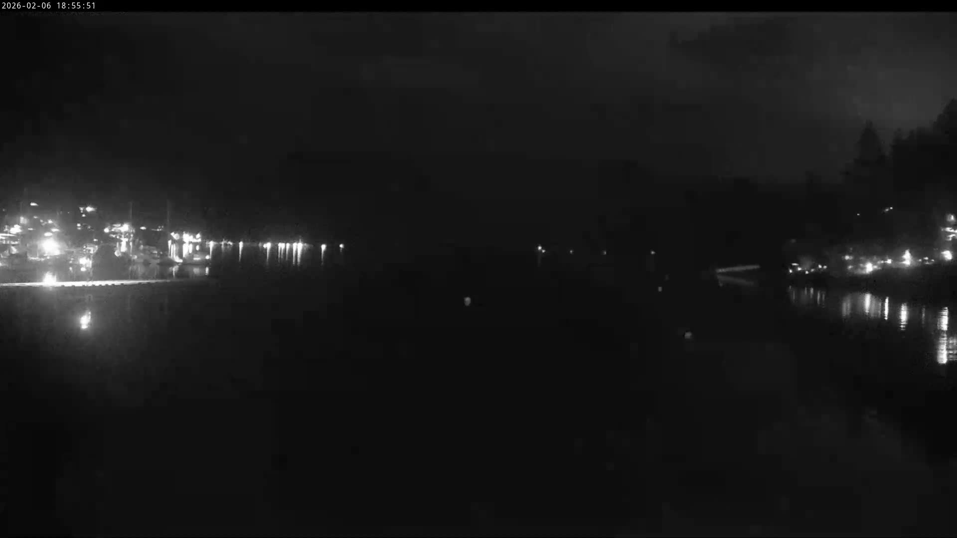 Vancouver Deep Cove Beach & Kayak Center Live Cam - Deep Cove, North Vancouver, Metro Vancouver, British Columbia, Canada