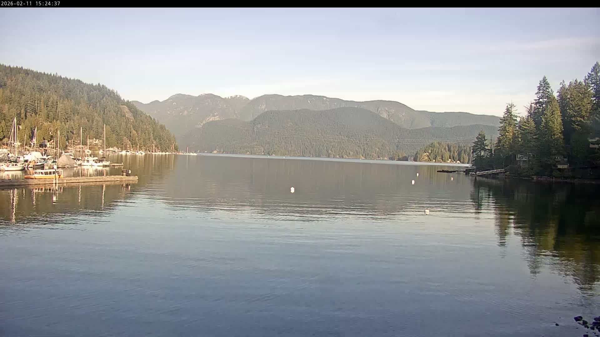 Vancouver Deep Cove Beach & Kayak Center Live Cam - Deep Cove, North Vancouver, Metro Vancouver, British Columbia, Canada