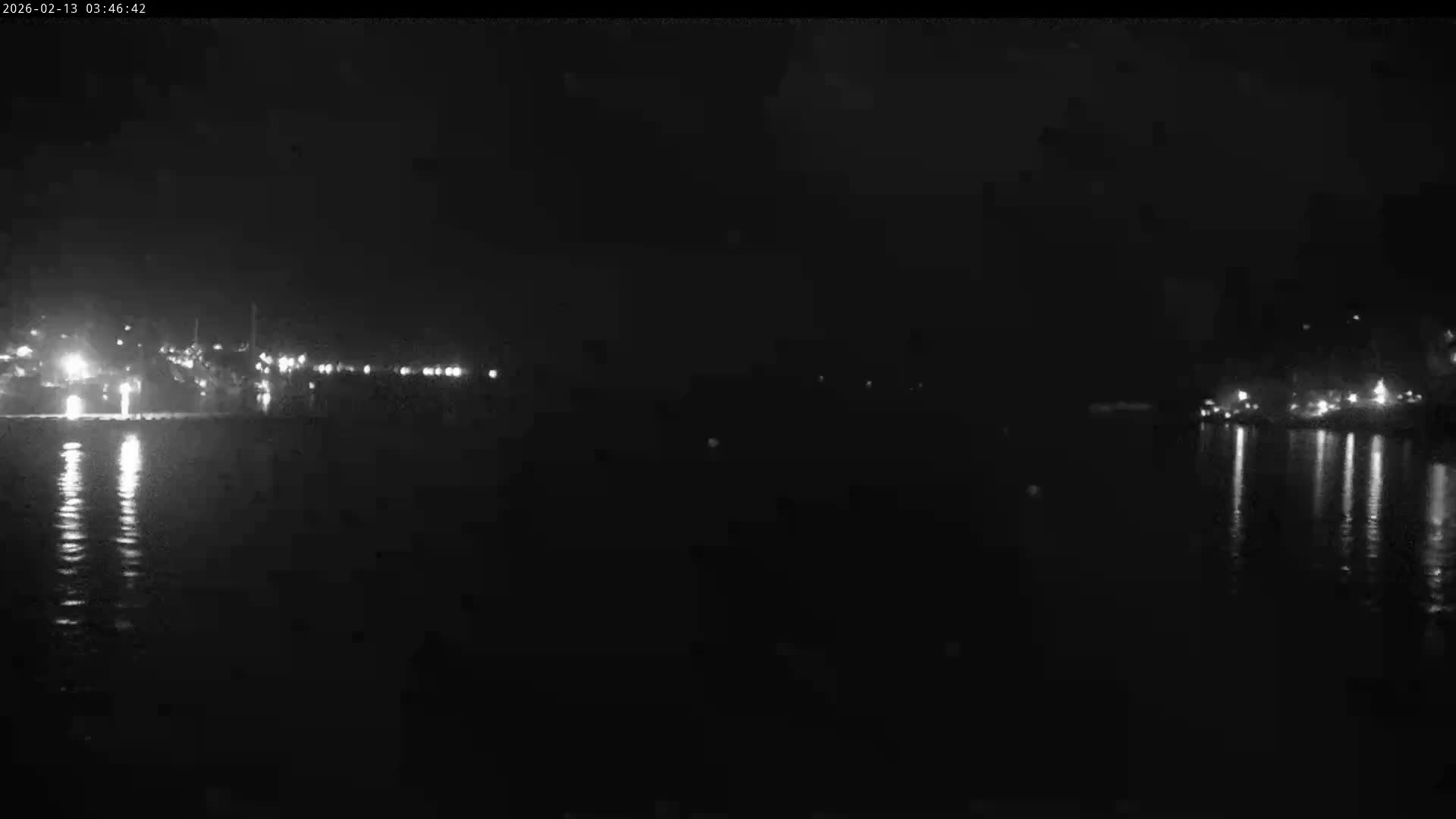 Vancouver Deep Cove Beach & Kayak Center Live Cam - Deep Cove, North Vancouver, Metro Vancouver, British Columbia, Canada