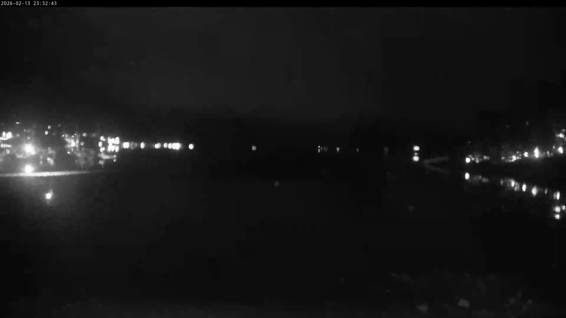 Vancouver Deep Cove Beach & Kayak Center Live Cam - Deep Cove, North Vancouver, Metro Vancouver, British Columbia, Canada