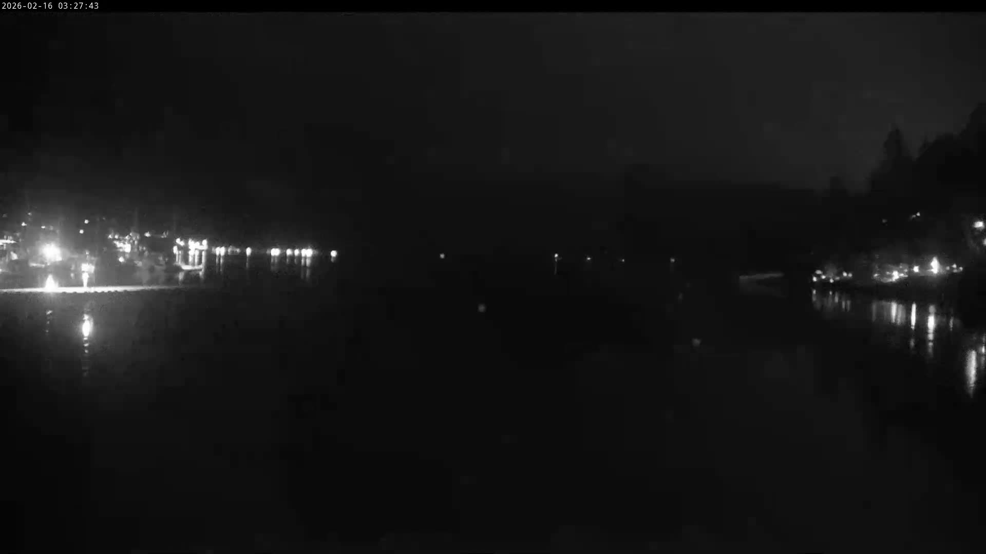 Vancouver Deep Cove Beach & Kayak Center Live Cam - Deep Cove, North Vancouver, Metro Vancouver, British Columbia, Canada