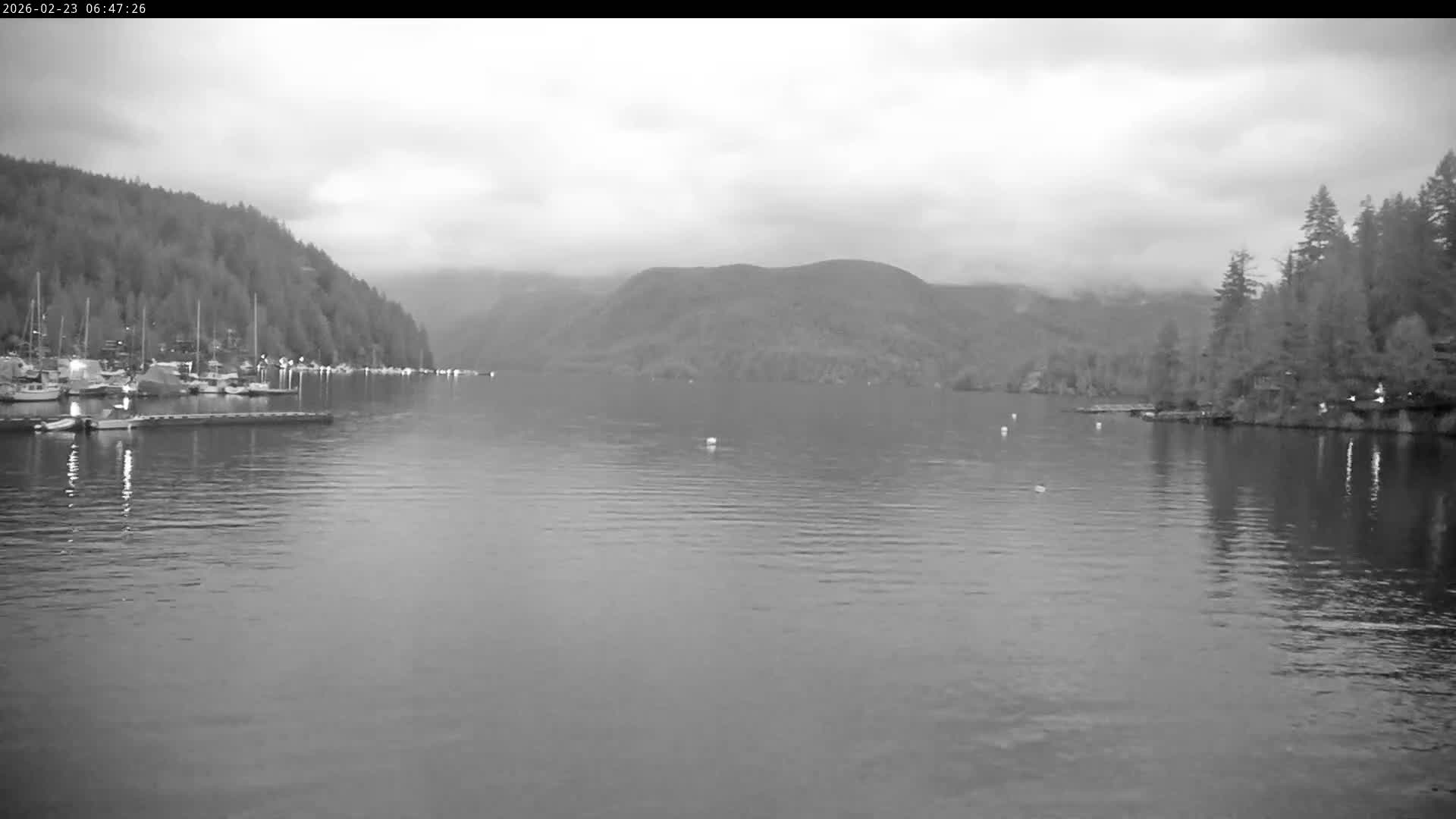 Vancouver Deep Cove Beach & Kayak Center Live Cam - Deep Cove, North Vancouver, Metro Vancouver, British Columbia, Canada