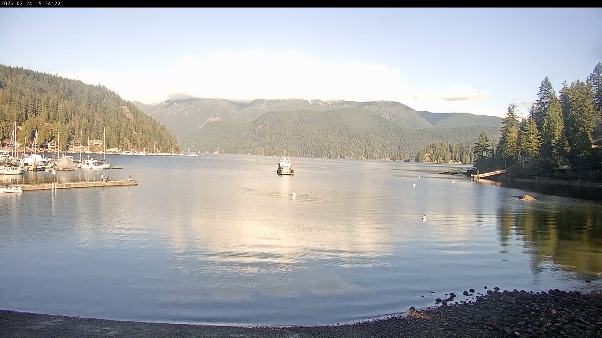 Vancouver Deep Cove Beach & Kayak Center Live Cam - Deep Cove, North Vancouver, Metro Vancouver, British Columbia, Canada