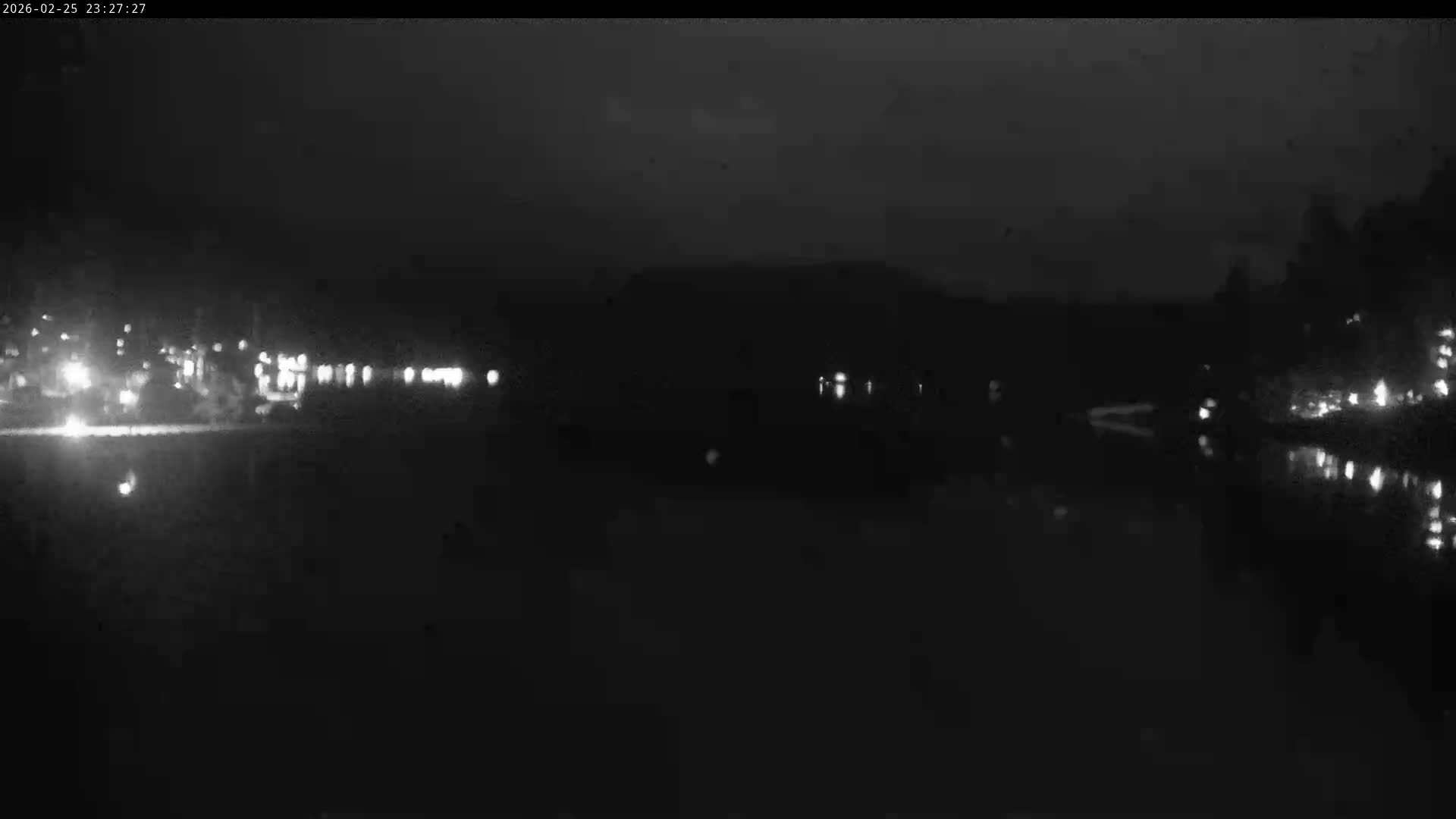 Vancouver Deep Cove Beach & Kayak Center Live Cam - Deep Cove, North Vancouver, Metro Vancouver, British Columbia, Canada