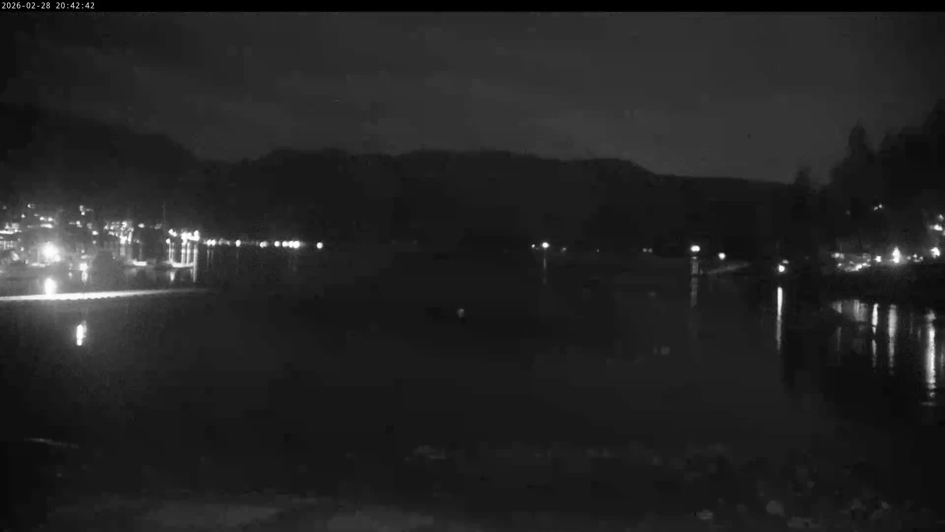 Vancouver Deep Cove Beach & Kayak Center Live Cam - Deep Cove, North Vancouver, Metro Vancouver, British Columbia, Canada