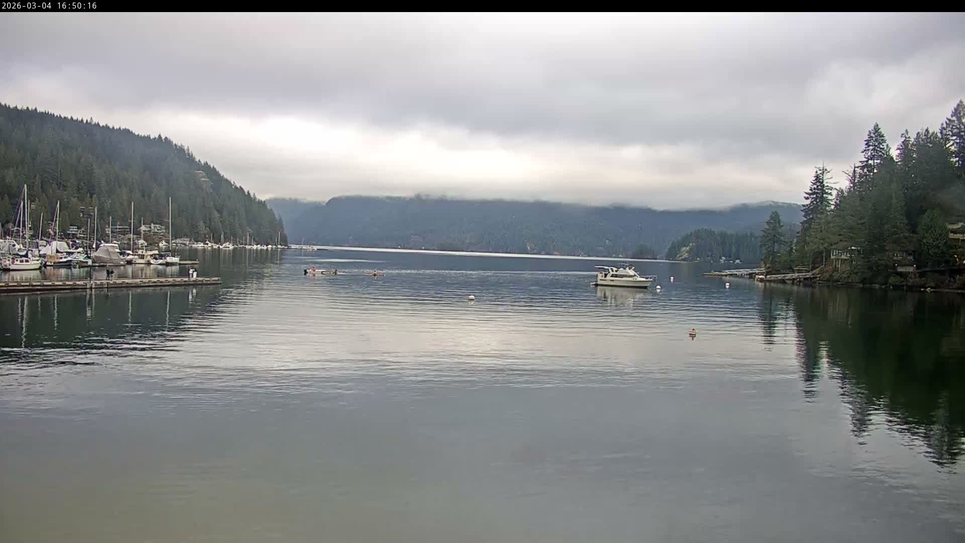 Vancouver Deep Cove Beach & Kayak Center Live Cam - Deep Cove, North Vancouver, Metro Vancouver, British Columbia, Canada