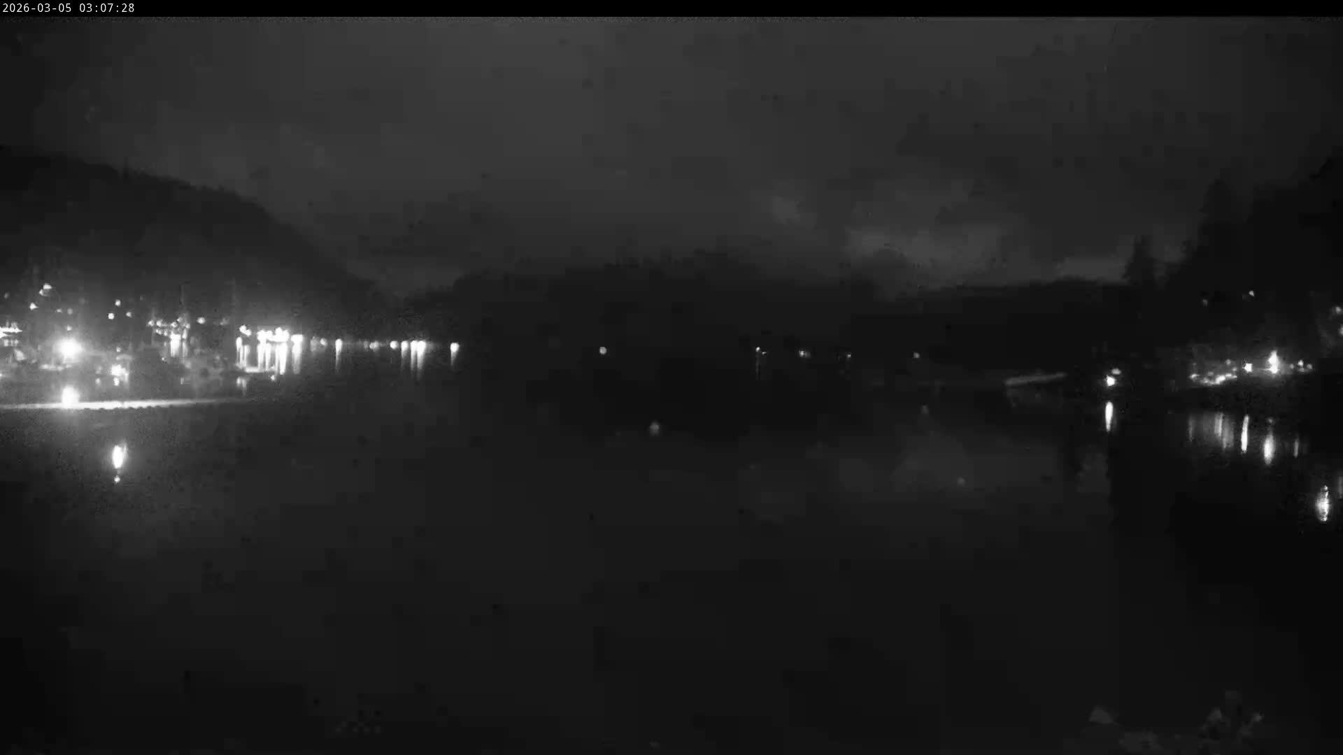 Vancouver Deep Cove Beach & Kayak Center Live Cam - Deep Cove, North Vancouver, Metro Vancouver, British Columbia, Canada