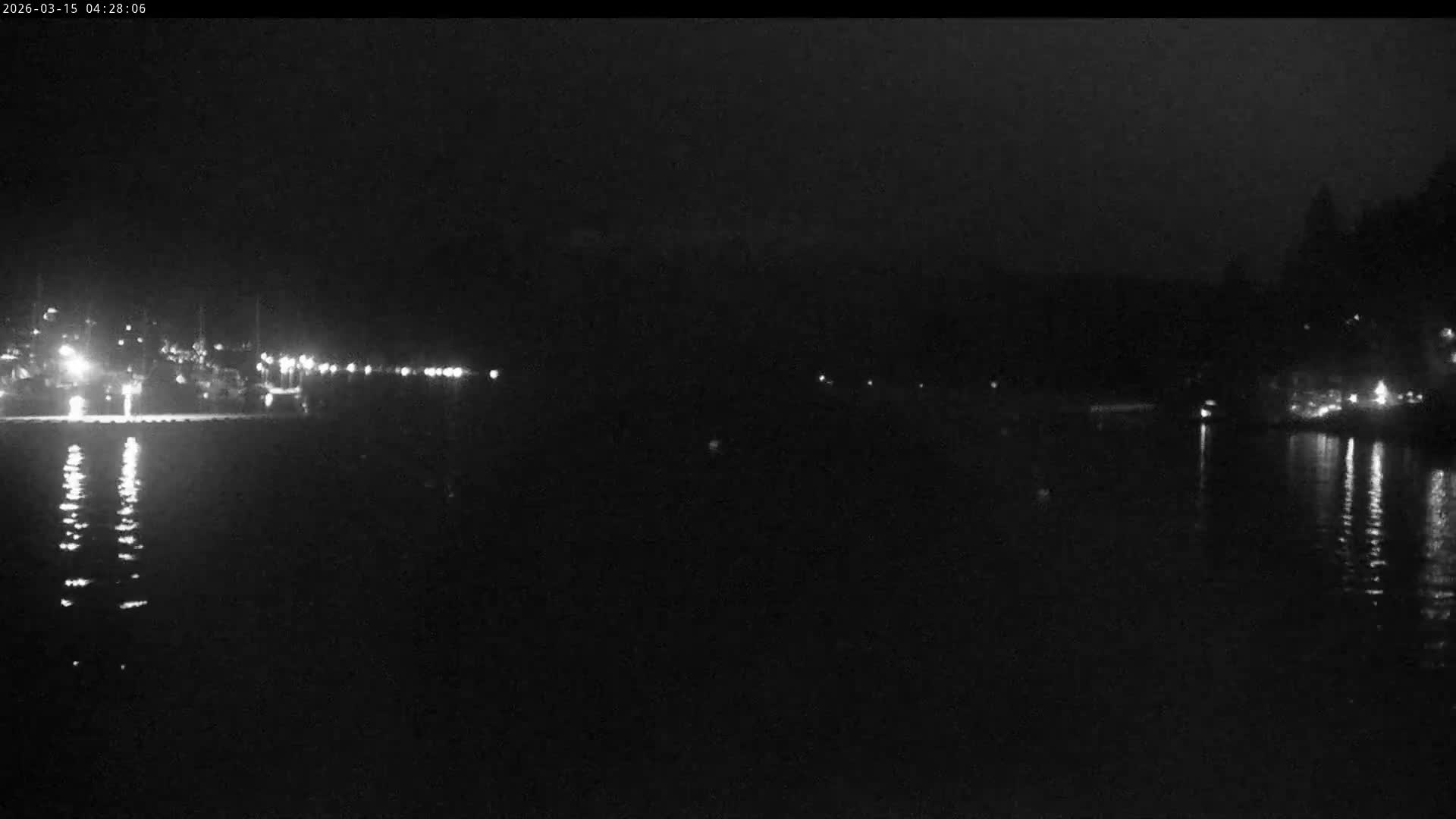Vancouver Deep Cove Beach & Kayak Center Live Cam - Deep Cove, North Vancouver, Metro Vancouver, British Columbia, Canada