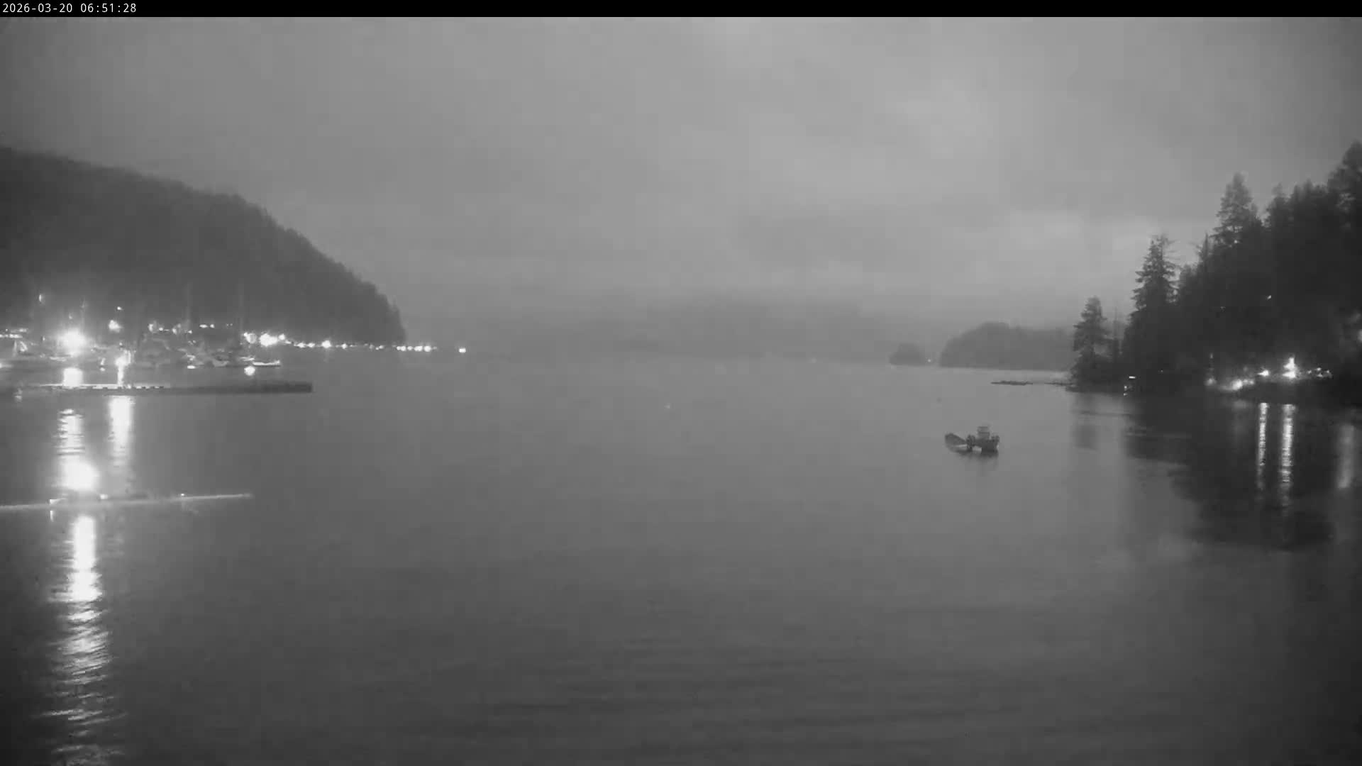 Vancouver Deep Cove Beach & Kayak Center Live Cam - Deep Cove, North Vancouver, Metro Vancouver, British Columbia, Canada