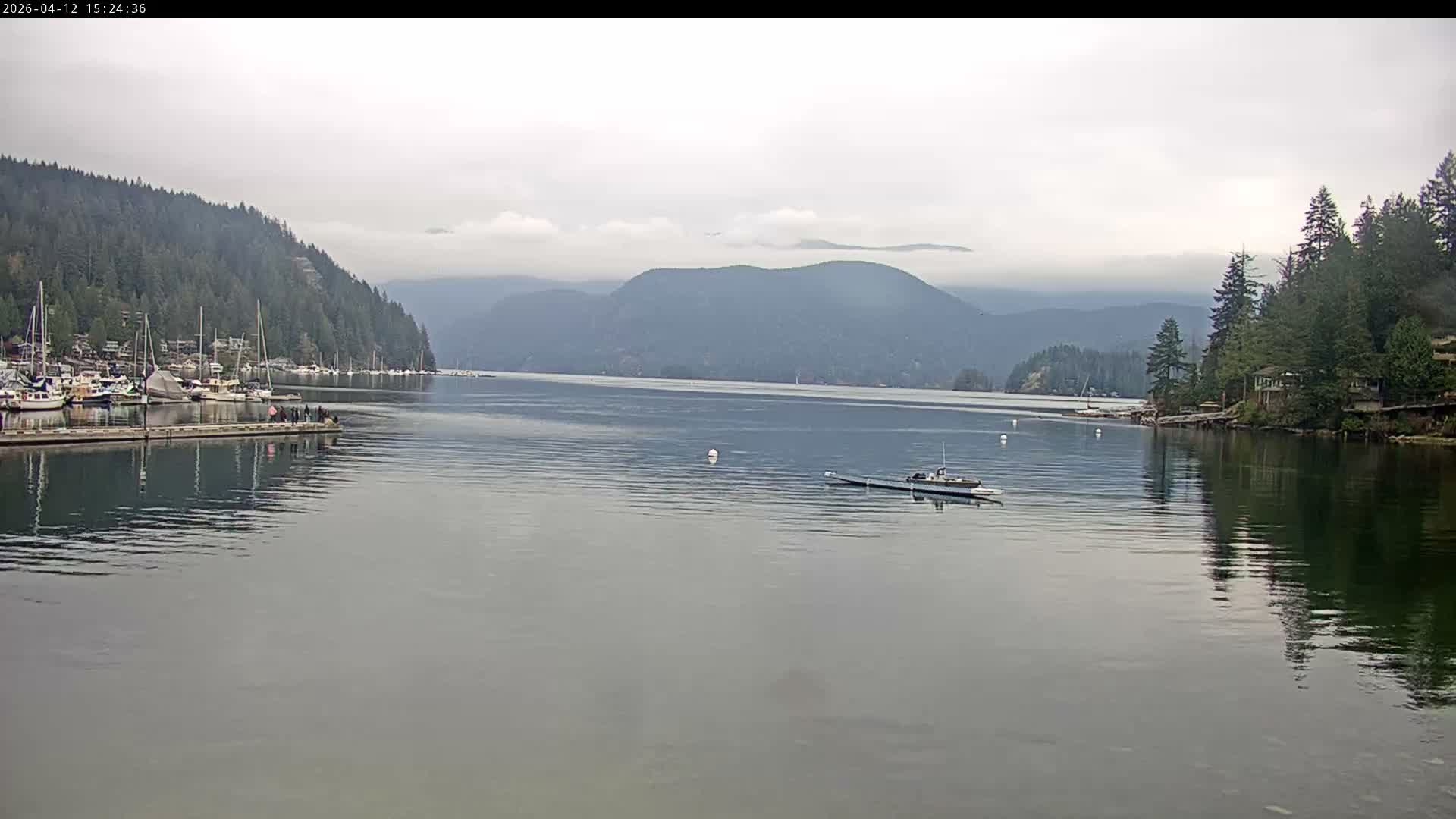 Vancouver Deep Cove Beach & Kayak Center Live Cam - Deep Cove, North Vancouver, Metro Vancouver, British Columbia, Canada