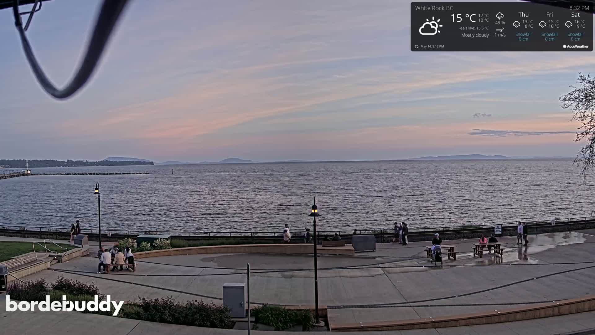 White Rock Beach & Memorial Park Live Cam - White Rock, Metro Vancouver, British Columbia, Canada