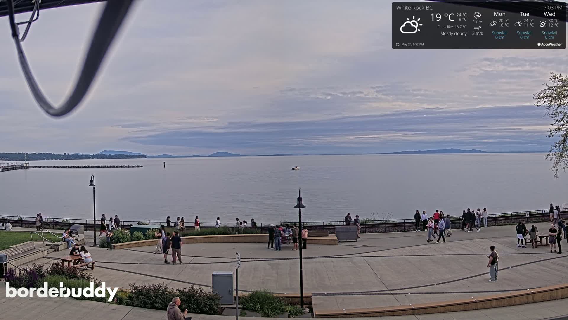 White Rock Beach & Memorial Park Live Cam - White Rock, Metro Vancouver, British Columbia, Canada