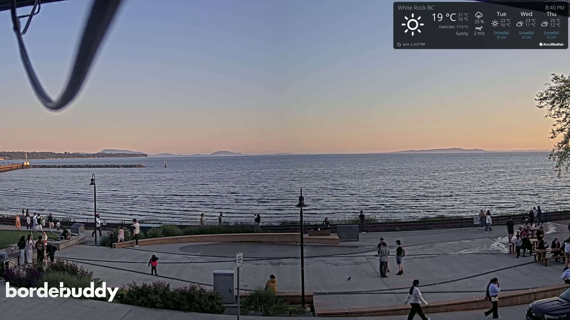 White Rock Beach & Memorial Park Live Cam - White Rock, Metro Vancouver, British Columbia, Canada