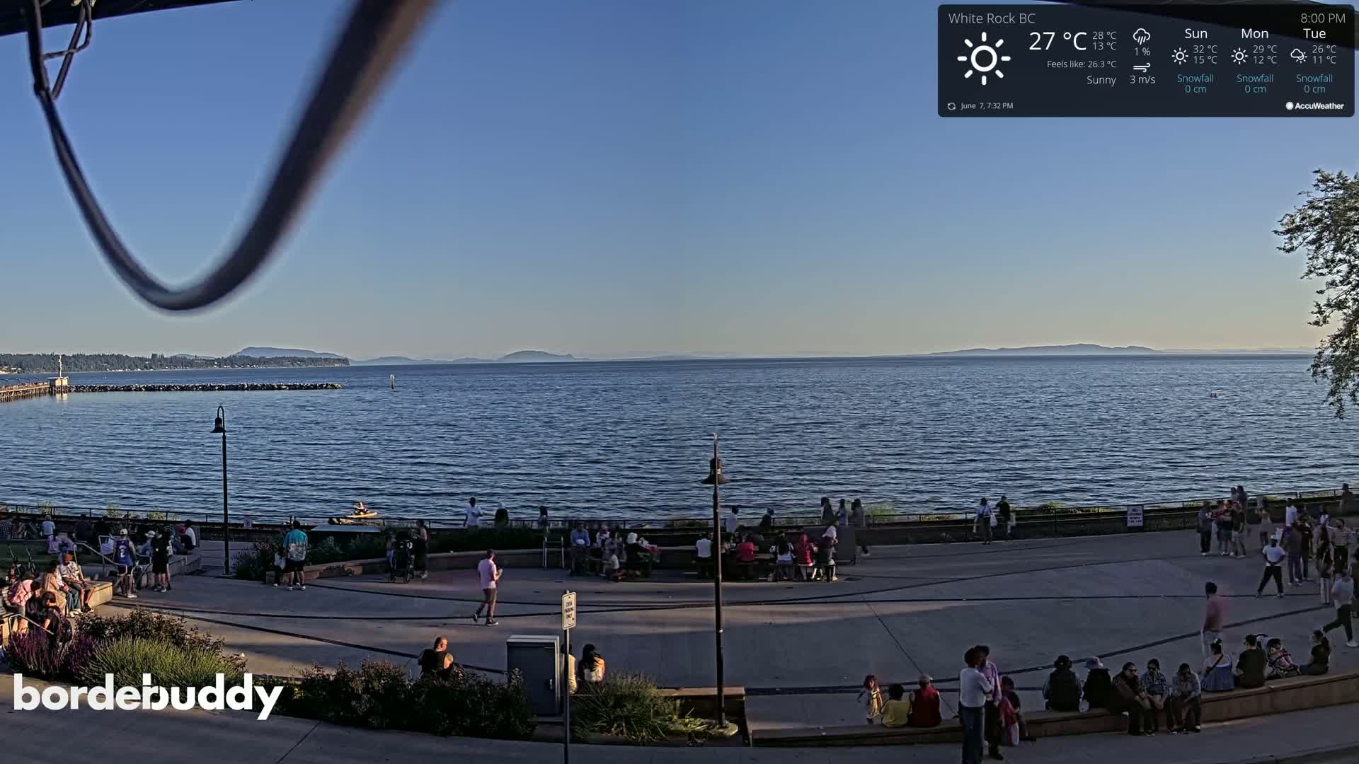 White Rock Beach & Memorial Park Live Cam - White Rock, Metro Vancouver, British Columbia, Canada