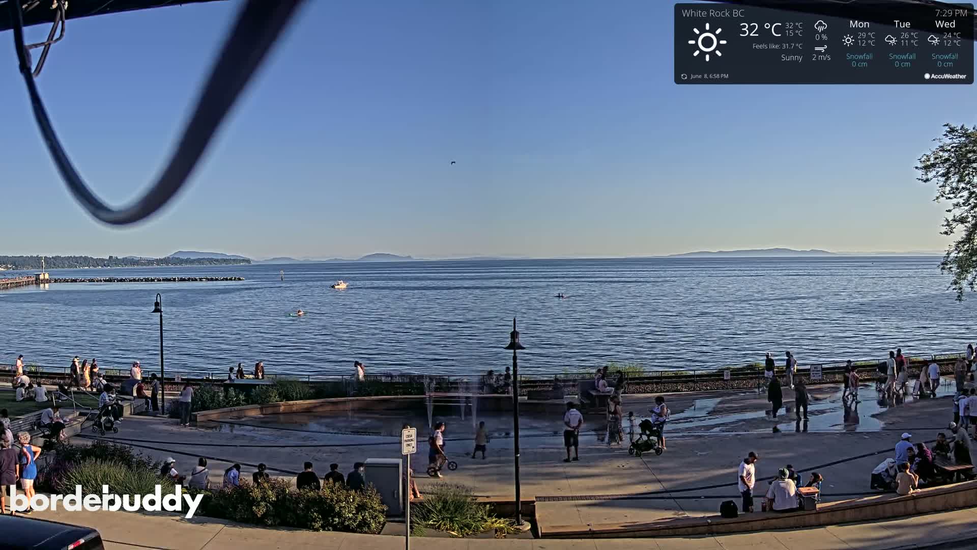 White Rock Beach & Memorial Park Live Cam - White Rock, Metro Vancouver, British Columbia, Canada