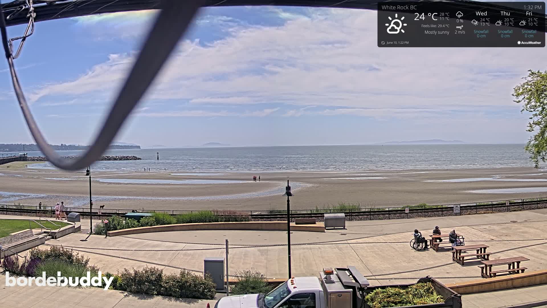 White Rock Beach & Memorial Park Live Cam - White Rock, Metro Vancouver, British Columbia, Canada
