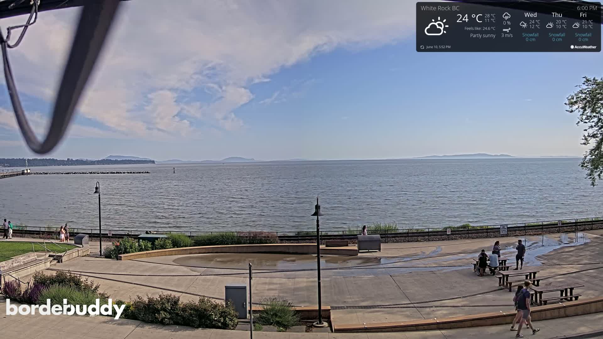 White Rock Beach & Memorial Park Live Cam - White Rock, Metro Vancouver, British Columbia, Canada