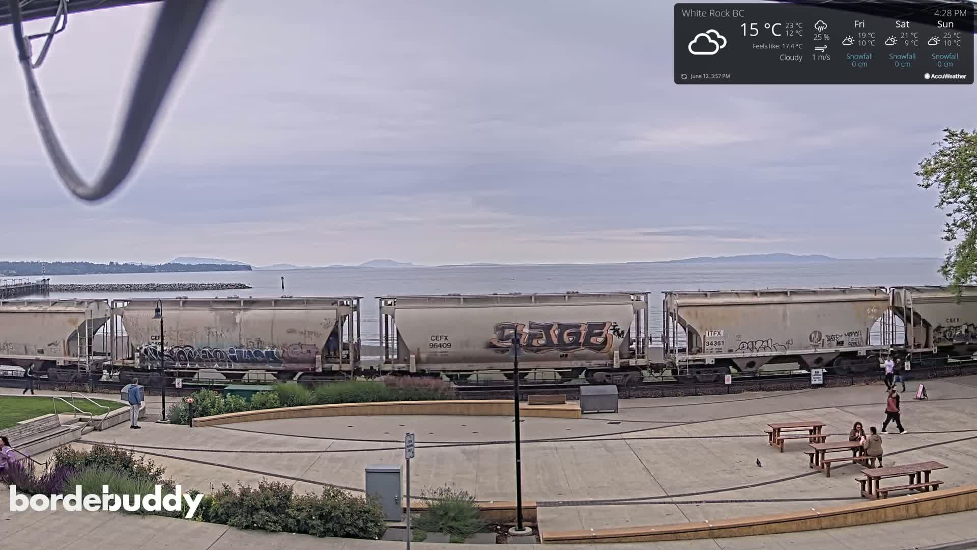 White Rock Beach & Memorial Park Live Cam - White Rock, Metro Vancouver, British Columbia, Canada
