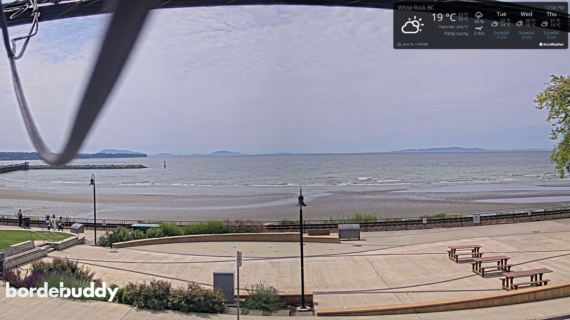 White Rock Beach & Memorial Park Live Cam - White Rock, Metro Vancouver, British Columbia, Canada