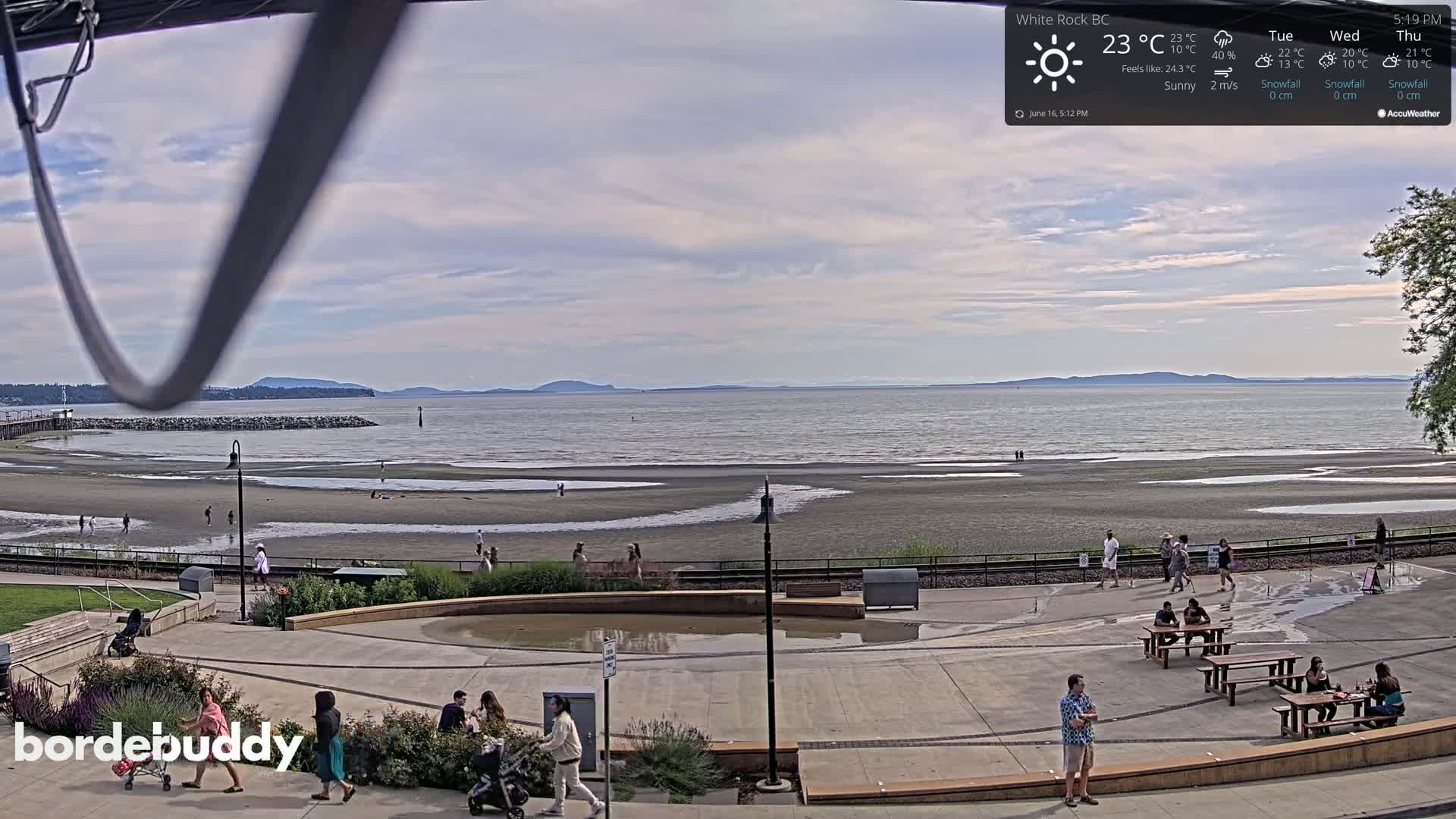 White Rock Beach & Memorial Park Live Cam - White Rock, Metro Vancouver, British Columbia, Canada