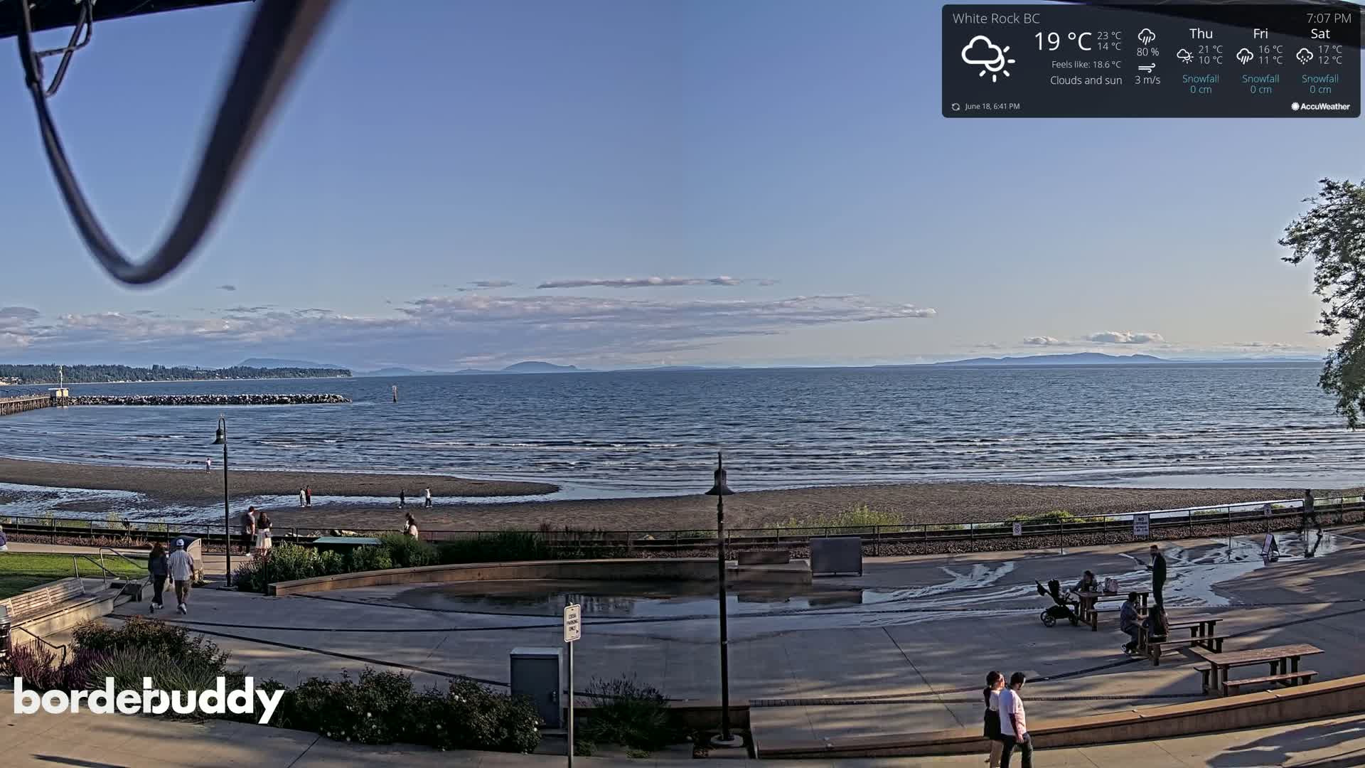 White Rock Beach & Memorial Park Live Cam - White Rock, Metro Vancouver, British Columbia, Canada