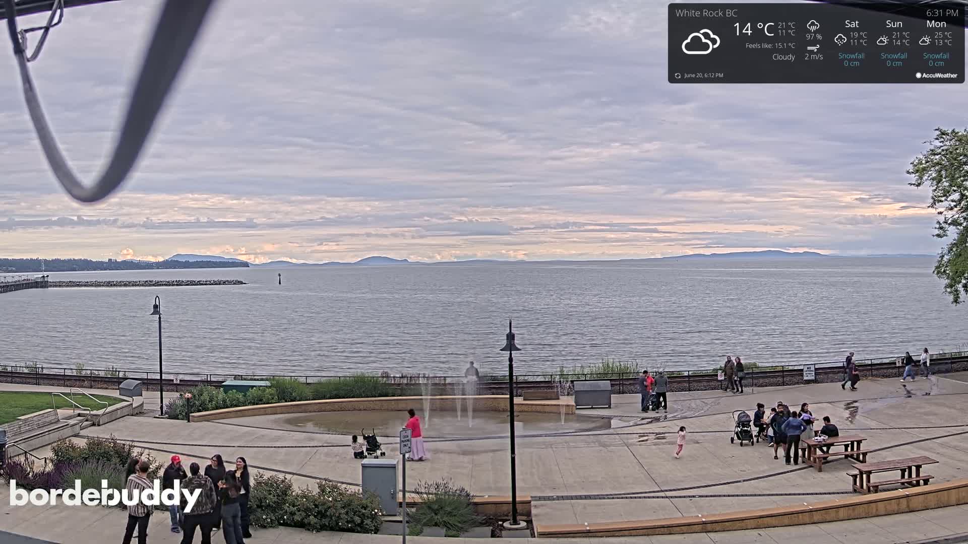 White Rock Beach & Memorial Park Live Cam - White Rock, Metro Vancouver, British Columbia, Canada