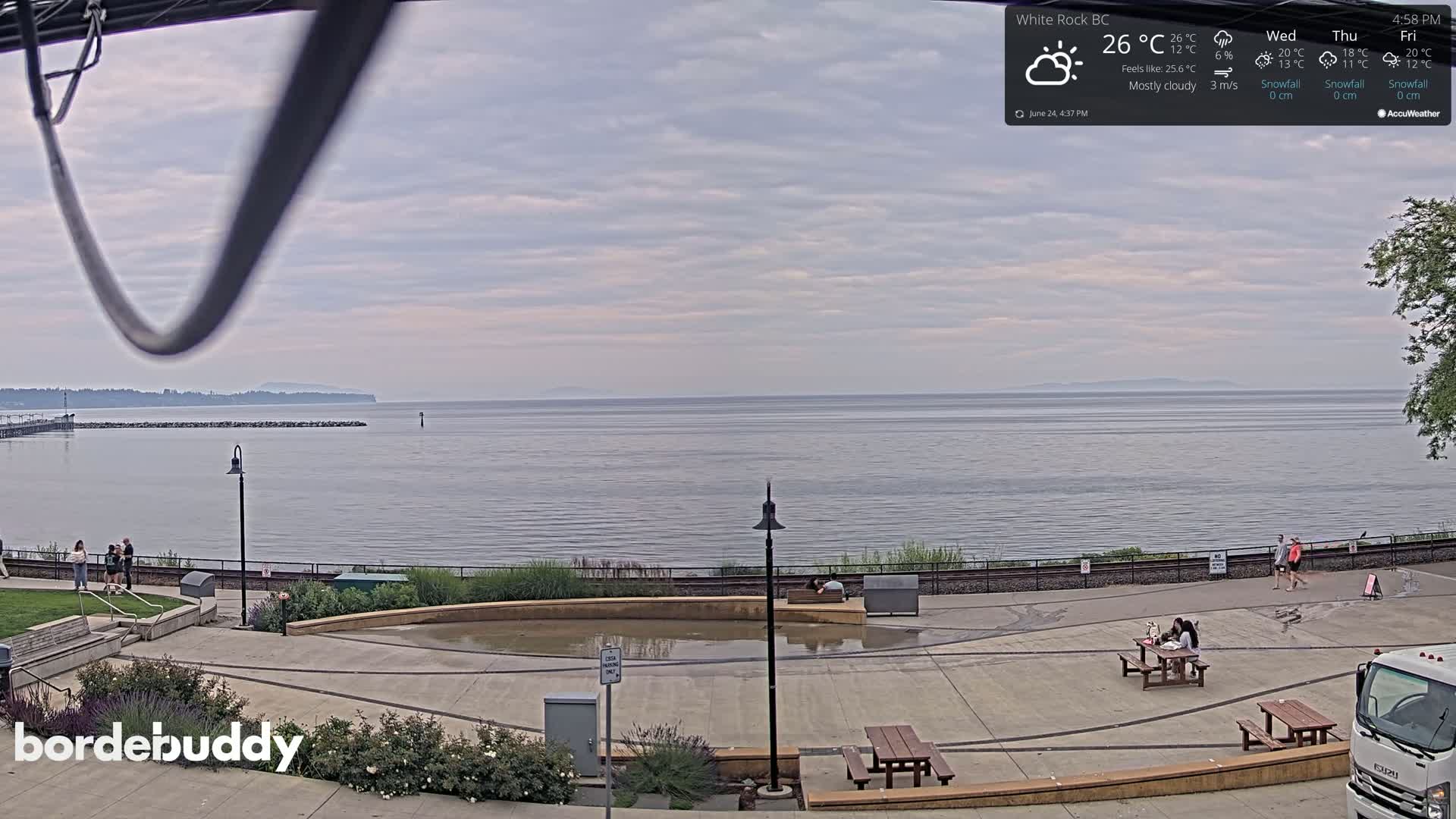White Rock Beach & Memorial Park Live Cam - White Rock, Metro Vancouver, British Columbia, Canada