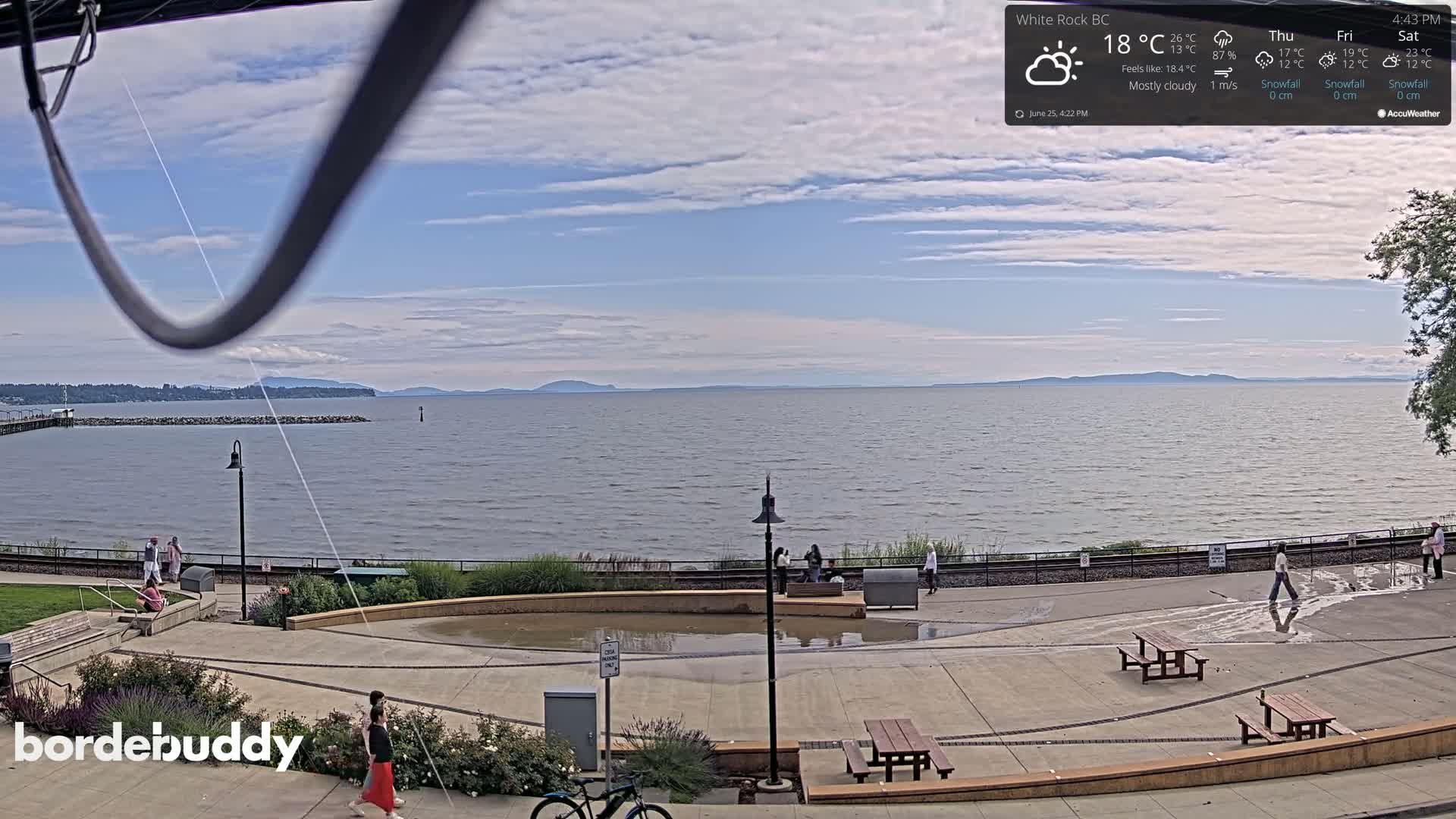 White Rock Beach & Memorial Park Live Cam - White Rock, Metro Vancouver, British Columbia, Canada