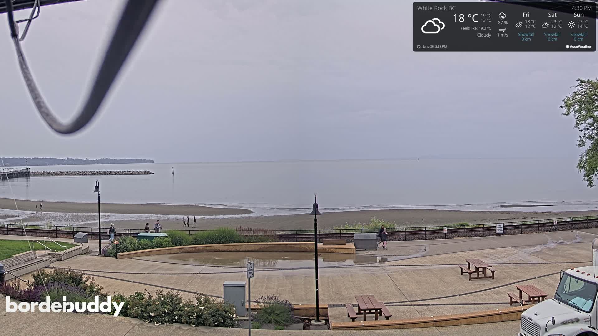 White Rock Beach & Memorial Park Live Cam - White Rock, Metro Vancouver, British Columbia, Canada