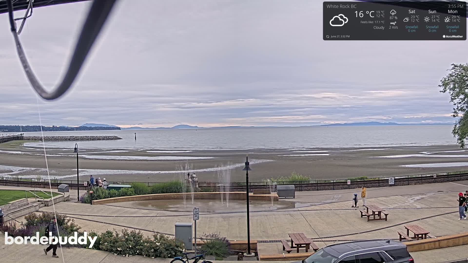 White Rock Beach & Memorial Park Live Cam - White Rock, Metro Vancouver, British Columbia, Canada