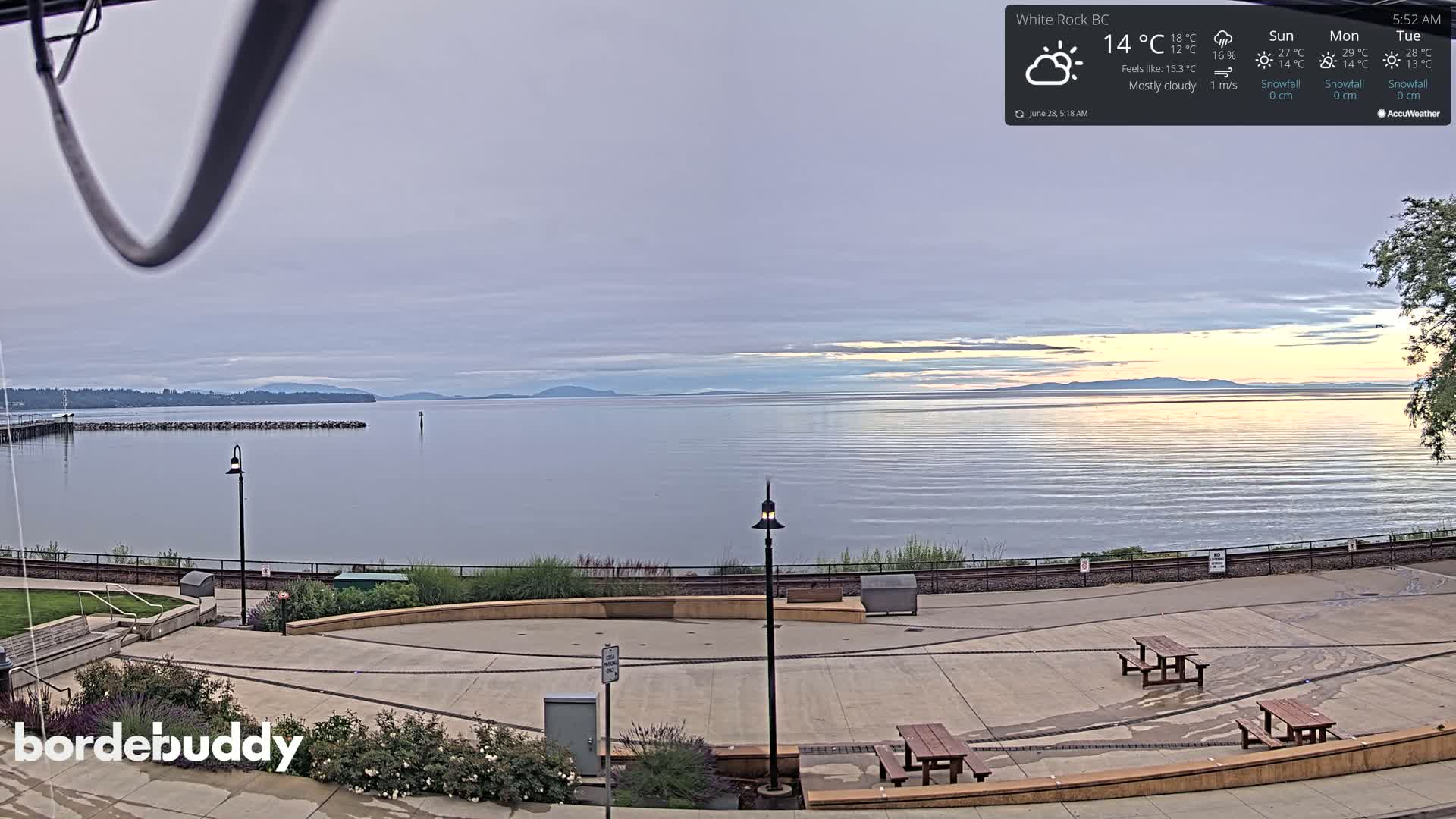 White Rock Beach & Memorial Park Live Cam - White Rock, Metro Vancouver, British Columbia, Canada