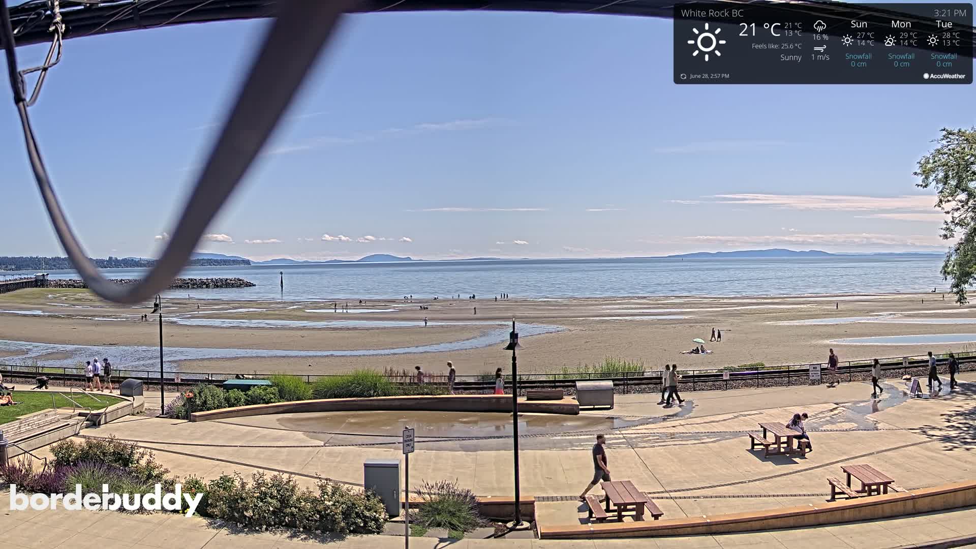 White Rock Beach & Memorial Park Live Cam - White Rock, Metro Vancouver, British Columbia, Canada
