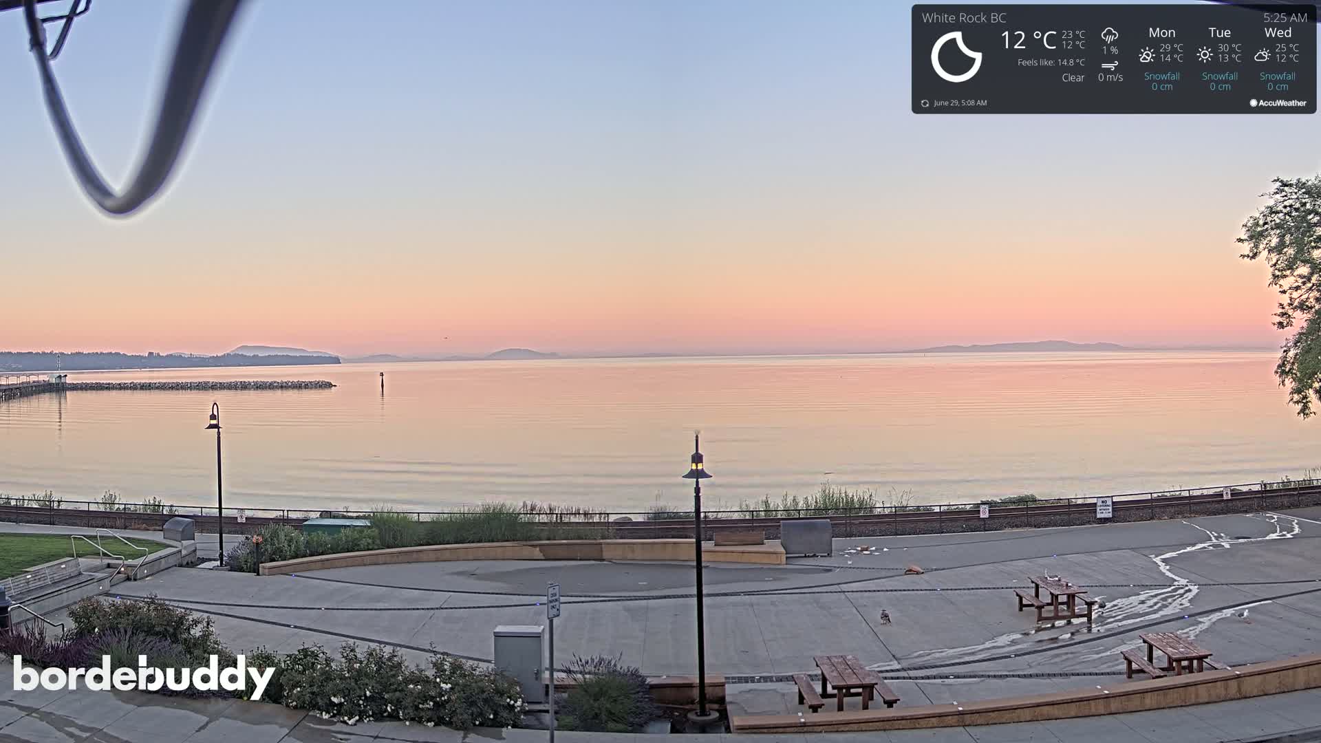 White Rock Beach & Memorial Park Live Cam - White Rock, Metro Vancouver, British Columbia, Canada