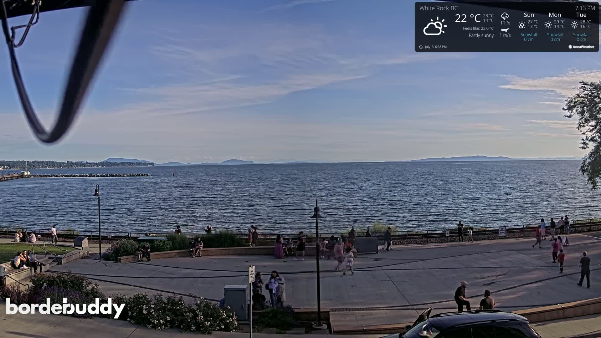 White Rock Beach & Memorial Park Live Cam - White Rock, Metro Vancouver, British Columbia, Canada