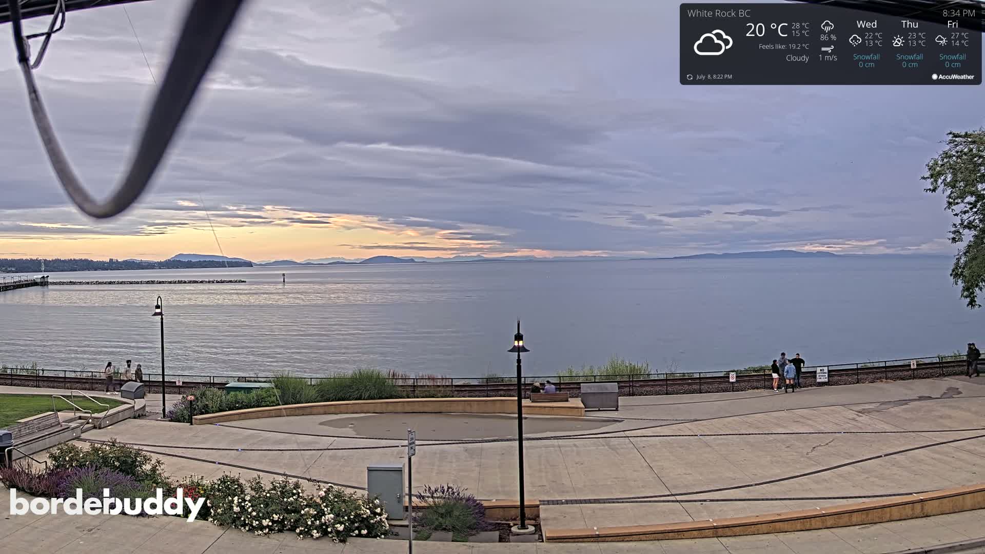 White Rock Beach & Memorial Park Live Cam - White Rock, Metro Vancouver, British Columbia, Canada