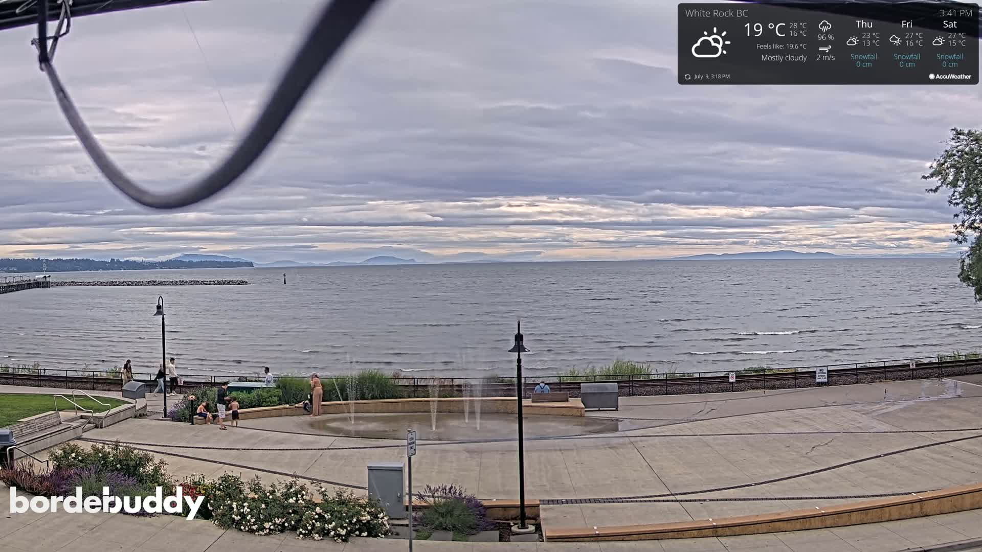 White Rock Beach & Memorial Park Live Cam - White Rock, Metro Vancouver, British Columbia, Canada