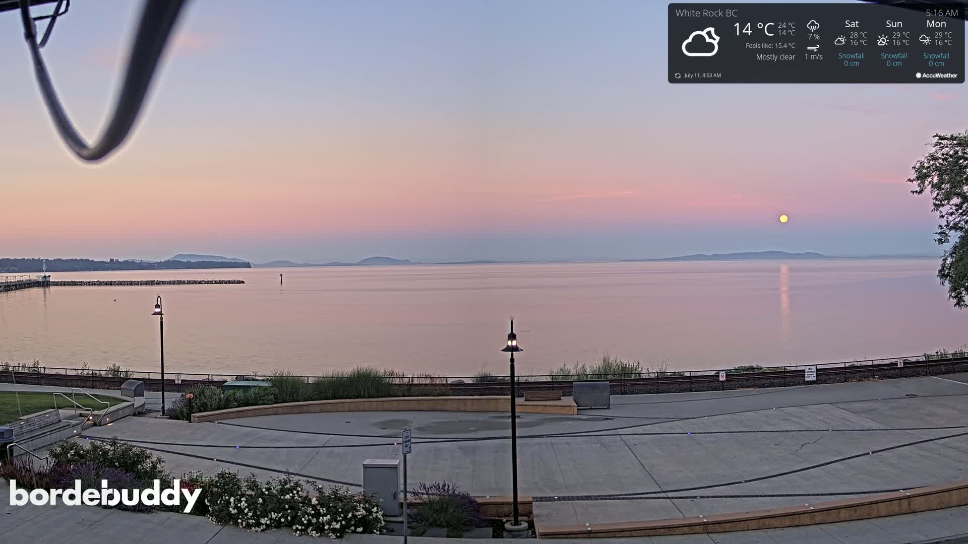 White Rock Beach & Memorial Park Live Cam - White Rock, Metro Vancouver, British Columbia, Canada