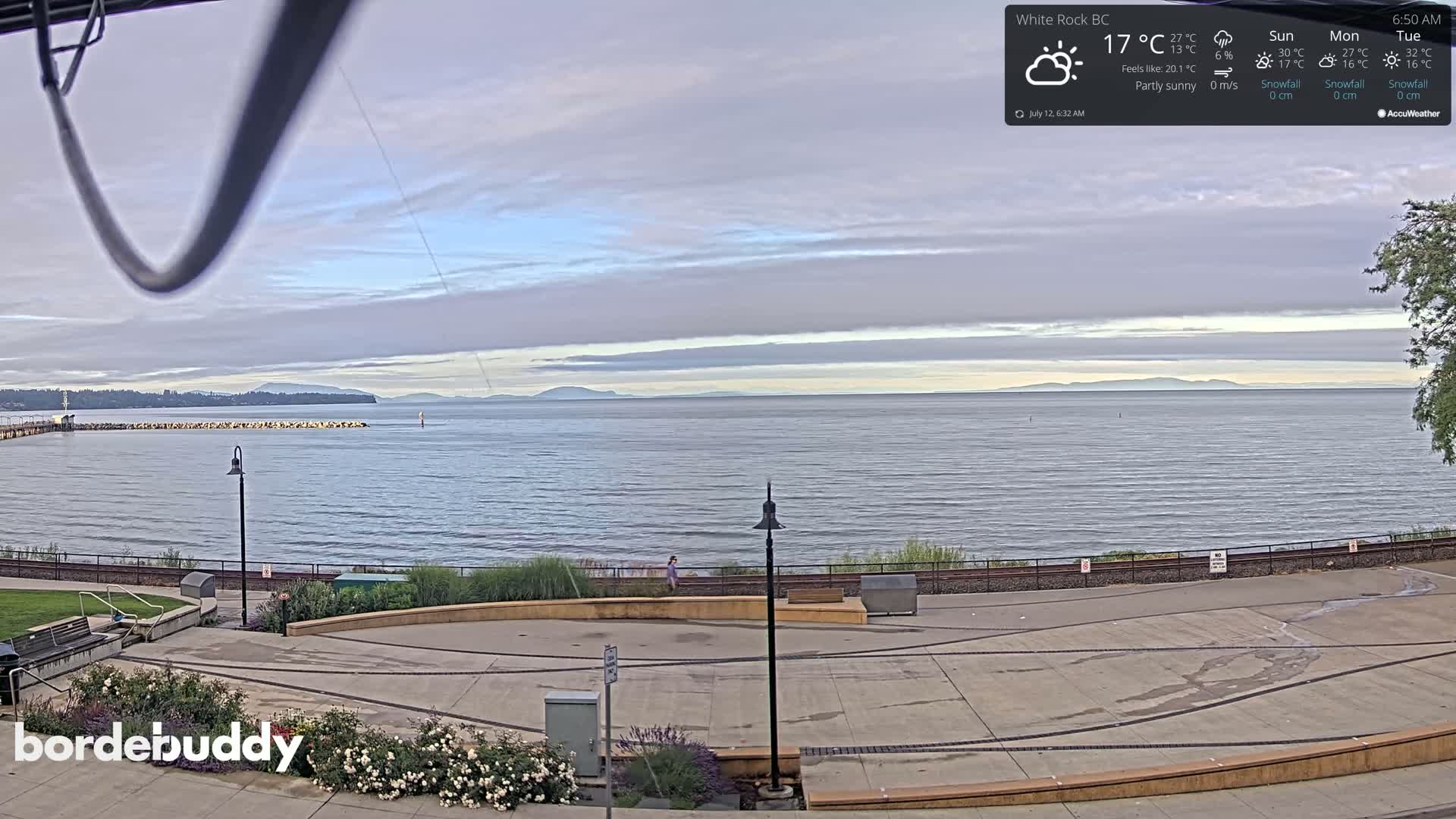 White Rock Beach & Memorial Park Live Cam - White Rock, Metro Vancouver, British Columbia, Canada