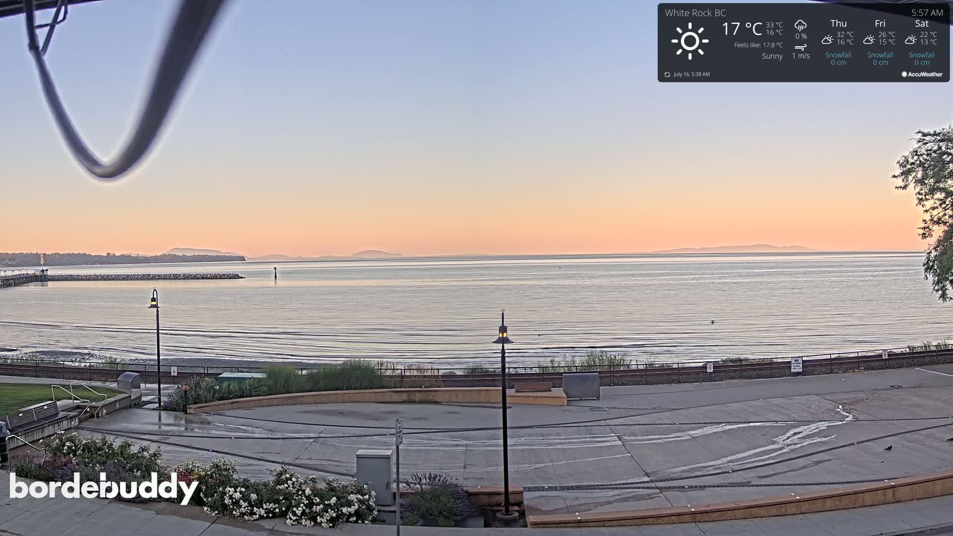 White Rock Beach & Memorial Park Live Cam - White Rock, Metro Vancouver, British Columbia, Canada