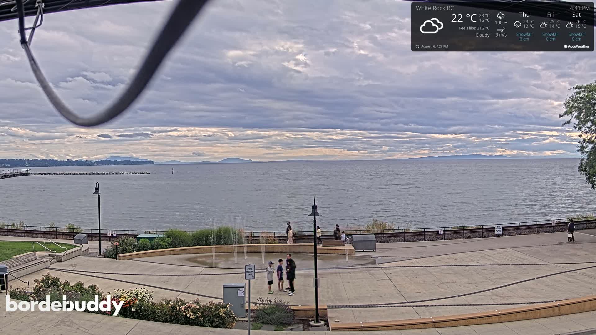 White Rock Beach & Memorial Park Live Cam - White Rock, Metro Vancouver, British Columbia, Canada