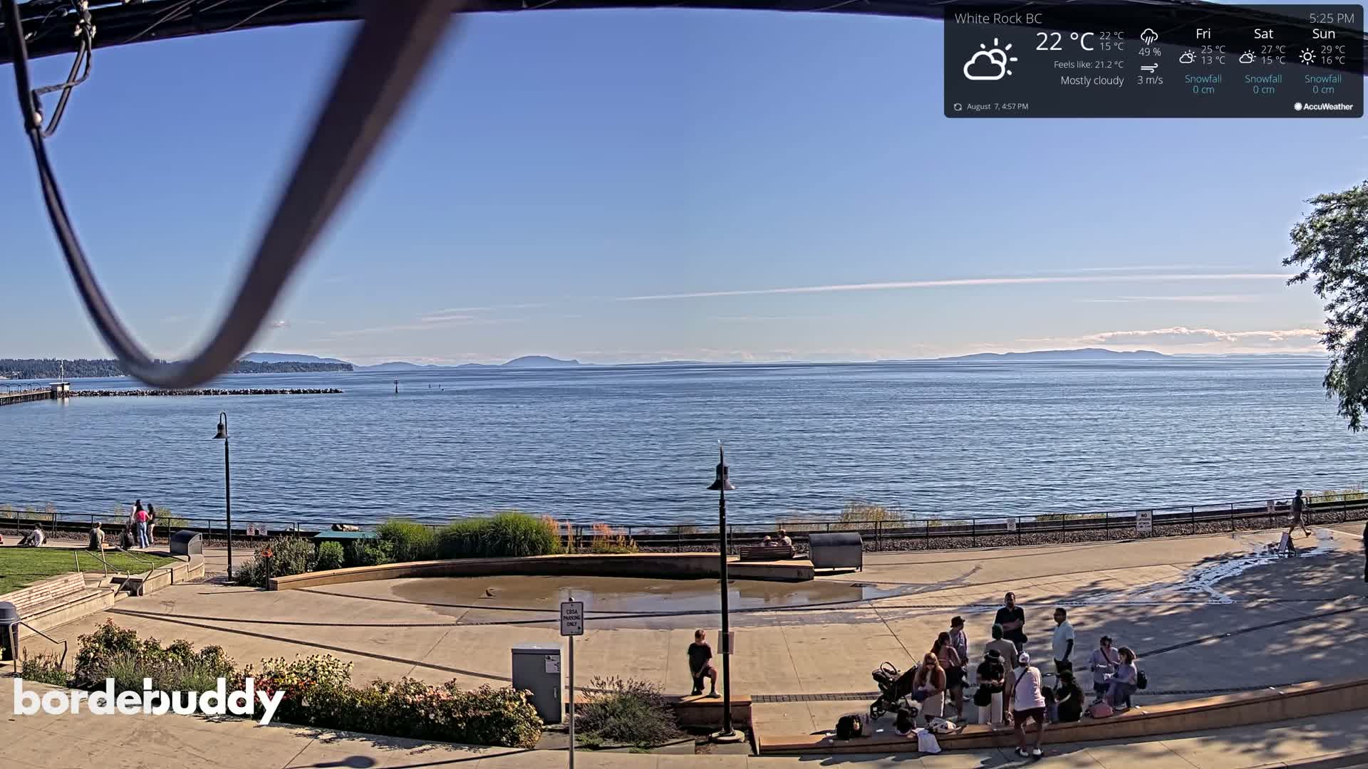 White Rock Beach & Memorial Park Live Cam - White Rock, Metro Vancouver, British Columbia, Canada